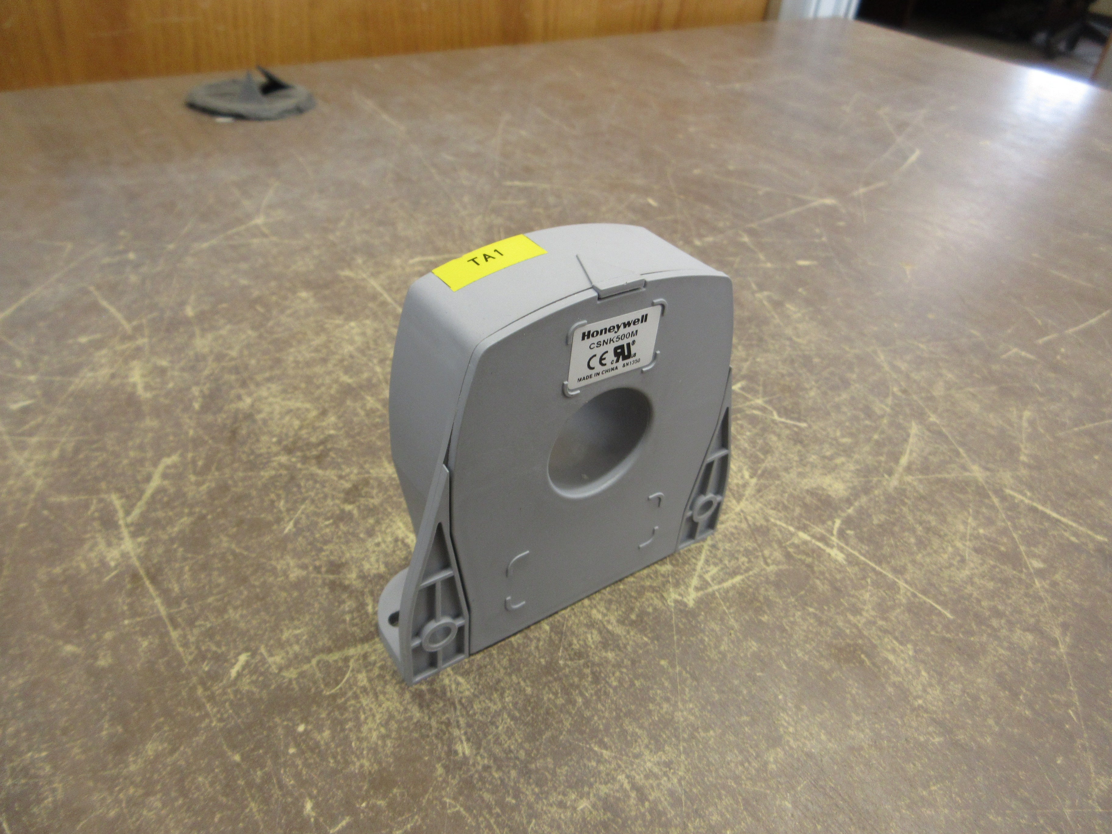 Honeywell Current Sensor CSNK500M *Broken Mounting Foot* Used