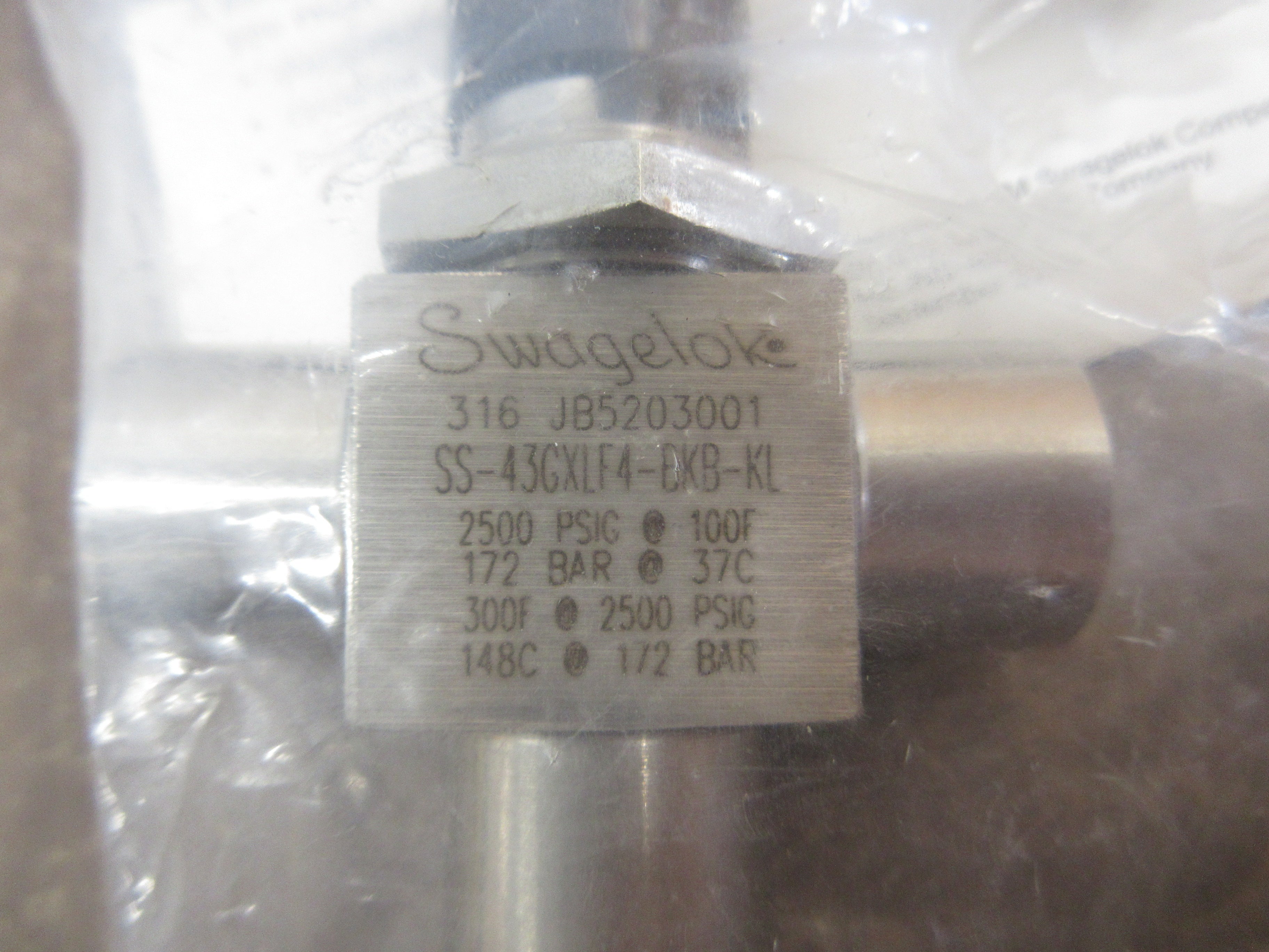 Swagelok Stainless Steel 3-Way Ball Valve SS-43GXLF4-BKB-KL 2500 PSIG *No Box*