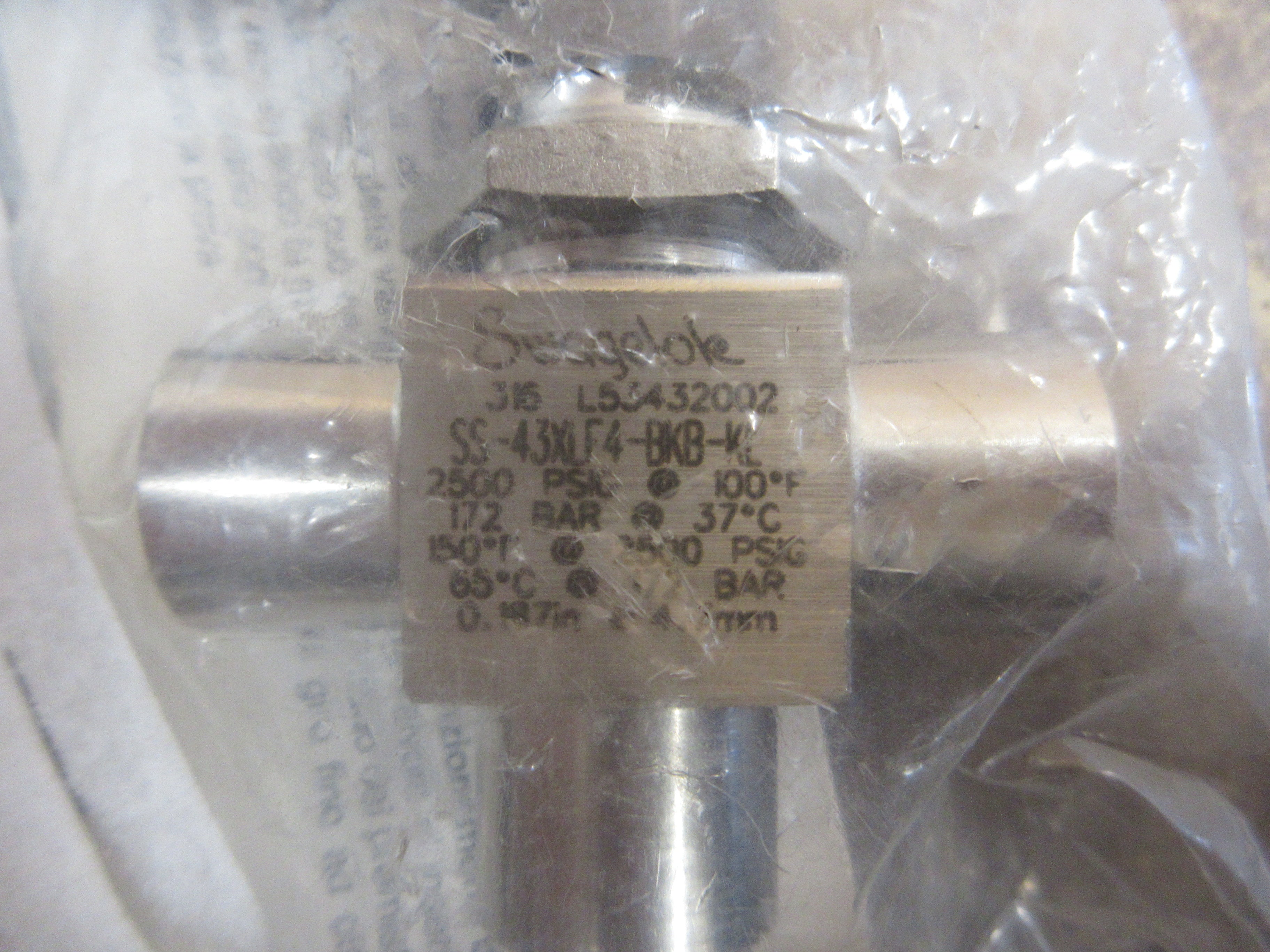 Swagelok Stainless Steel 3-Way Ball Valve SS-43XLF4-BKB-KL 2500 PSIG *No Box*