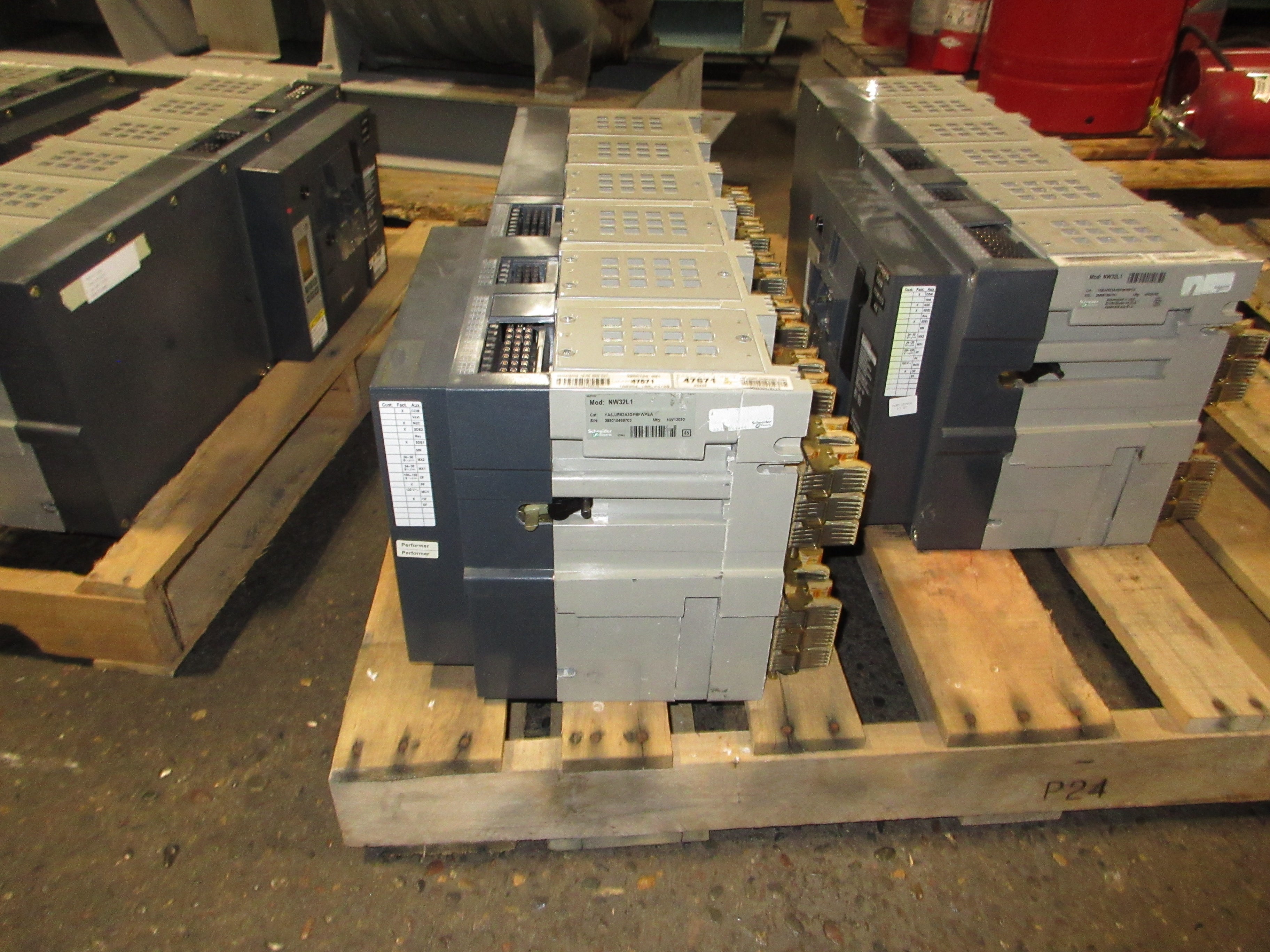 Square D Masterpact NW 32 L1 Circuit Breaker YA8JJR63A3GFBFWPCA 3200A Used