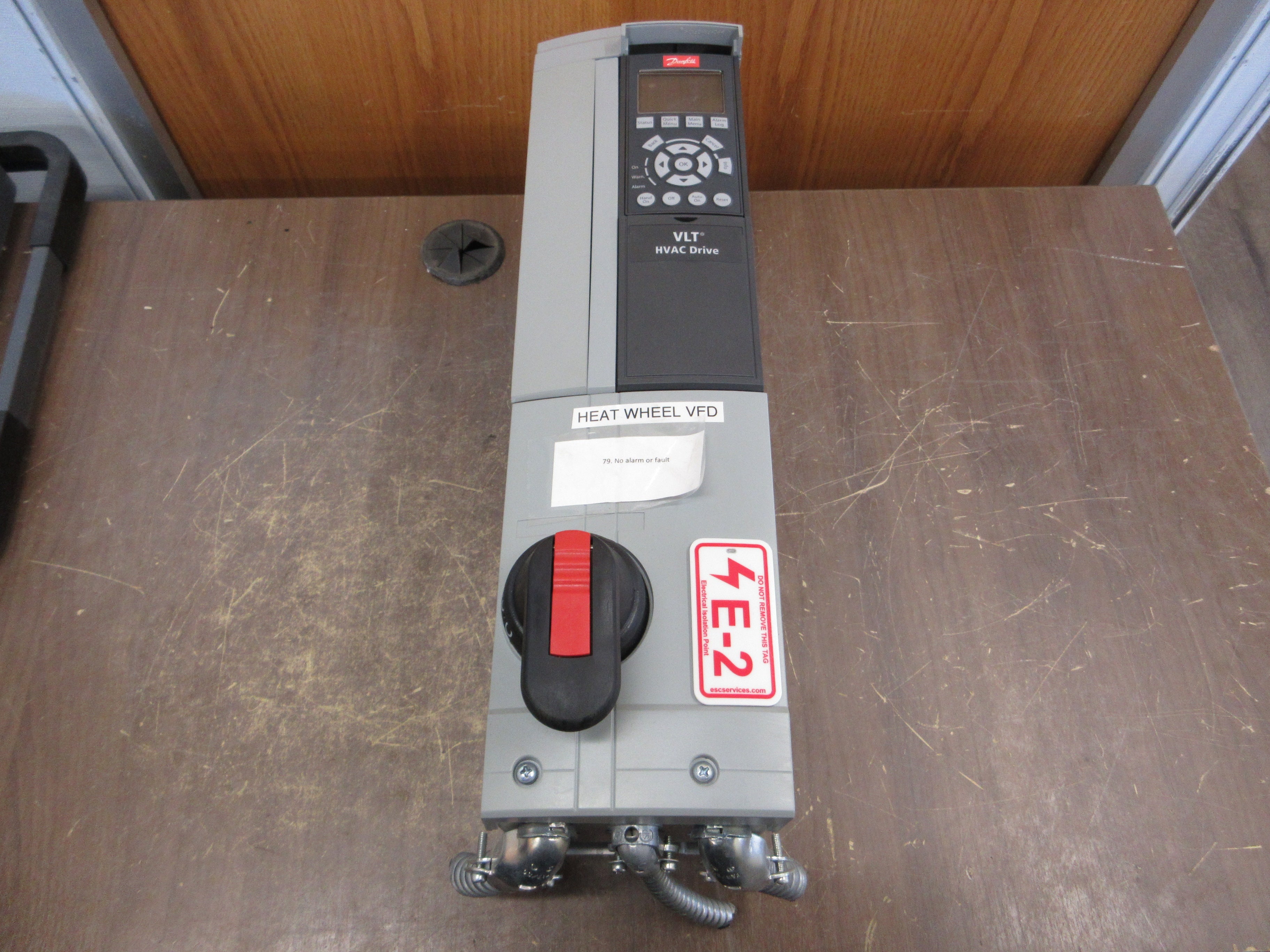 Danfoss VLT AC Drive 131F0795 1.5HP 3Ph w/ Disconnect w/ Keypad Used