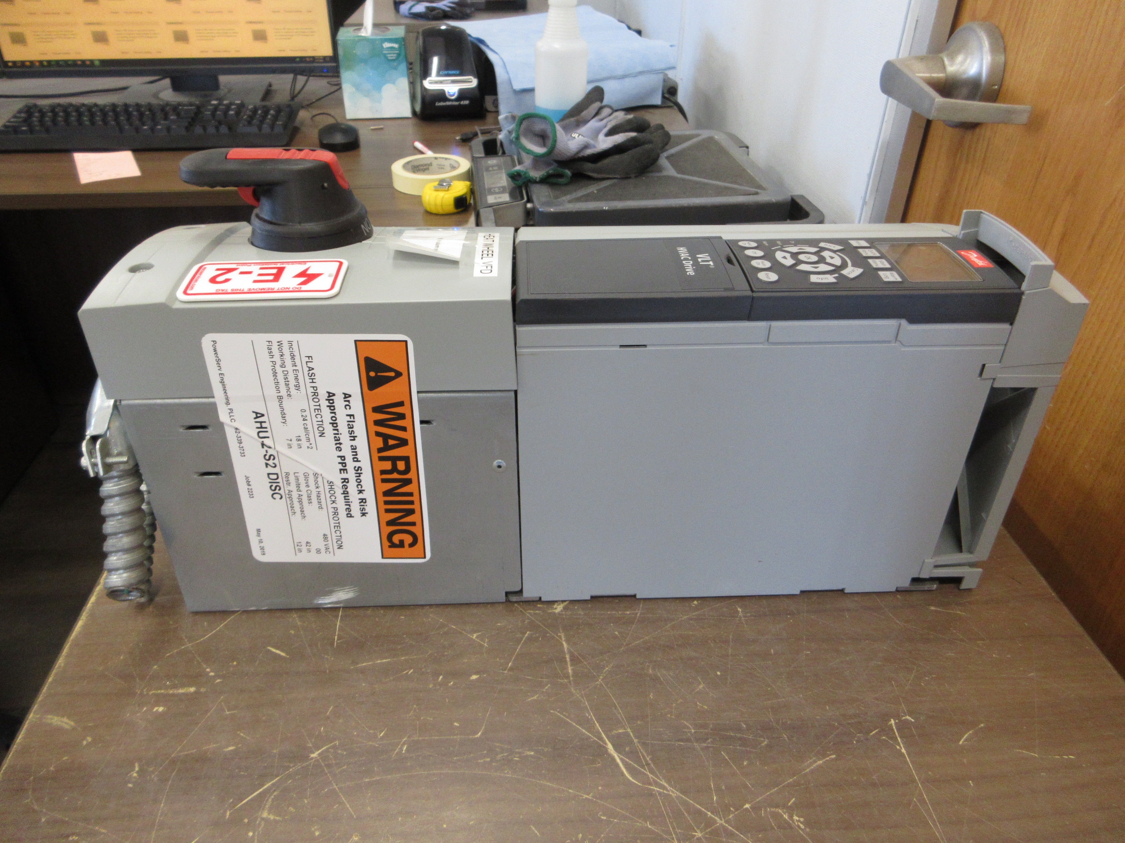 Danfoss VLT AC Drive 131F0795 1.5HP 3Ph w/ Disconnect w/ Keypad Used