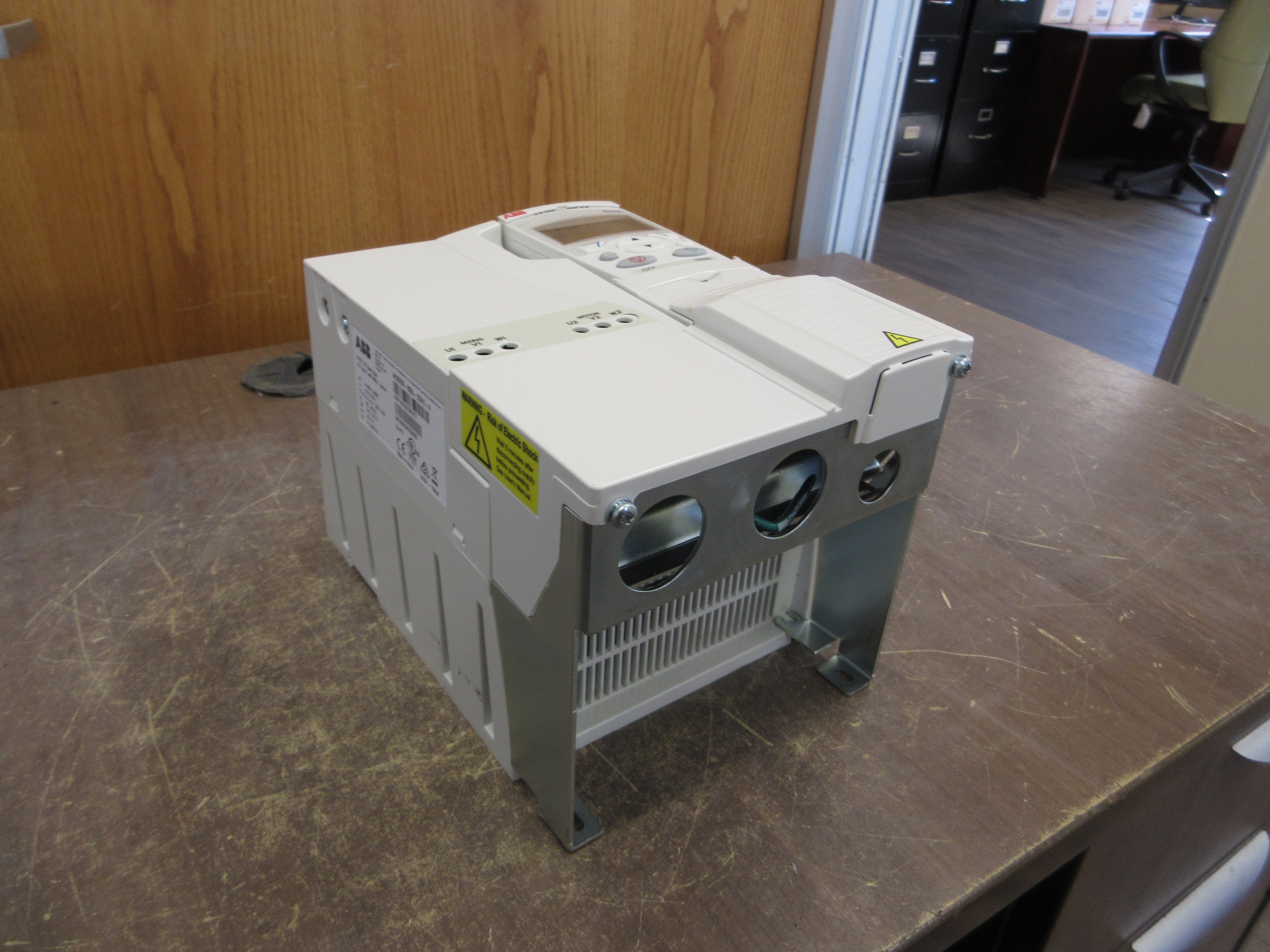 ABB ACS320 AC Drive ACS320-03U-23A1-4 15HP 3Ph w/ Keypad Used