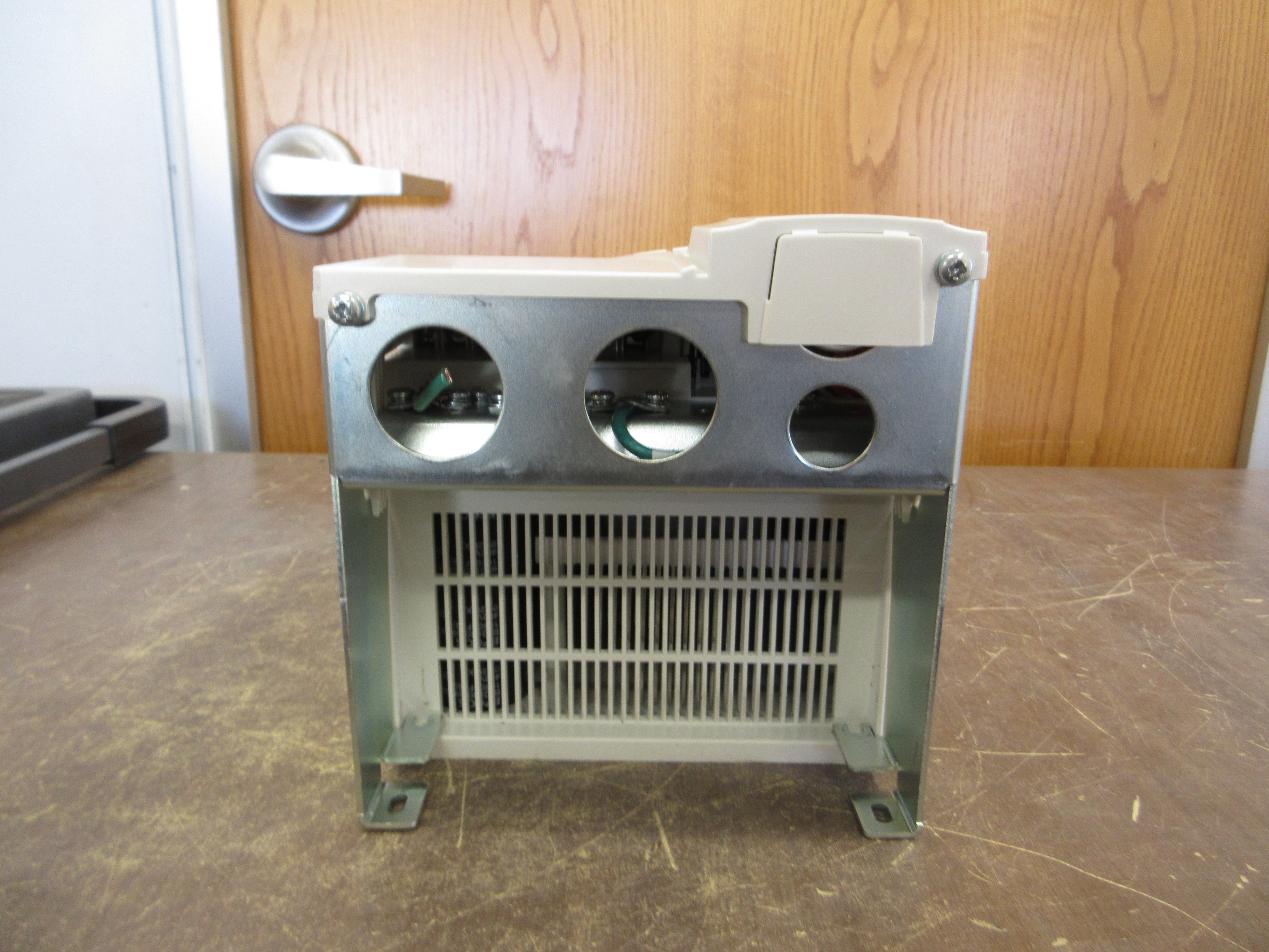 ABB ACS320 AC Drive ACS320-03U-23A1-4 15HP 3Ph w/ Keypad Used