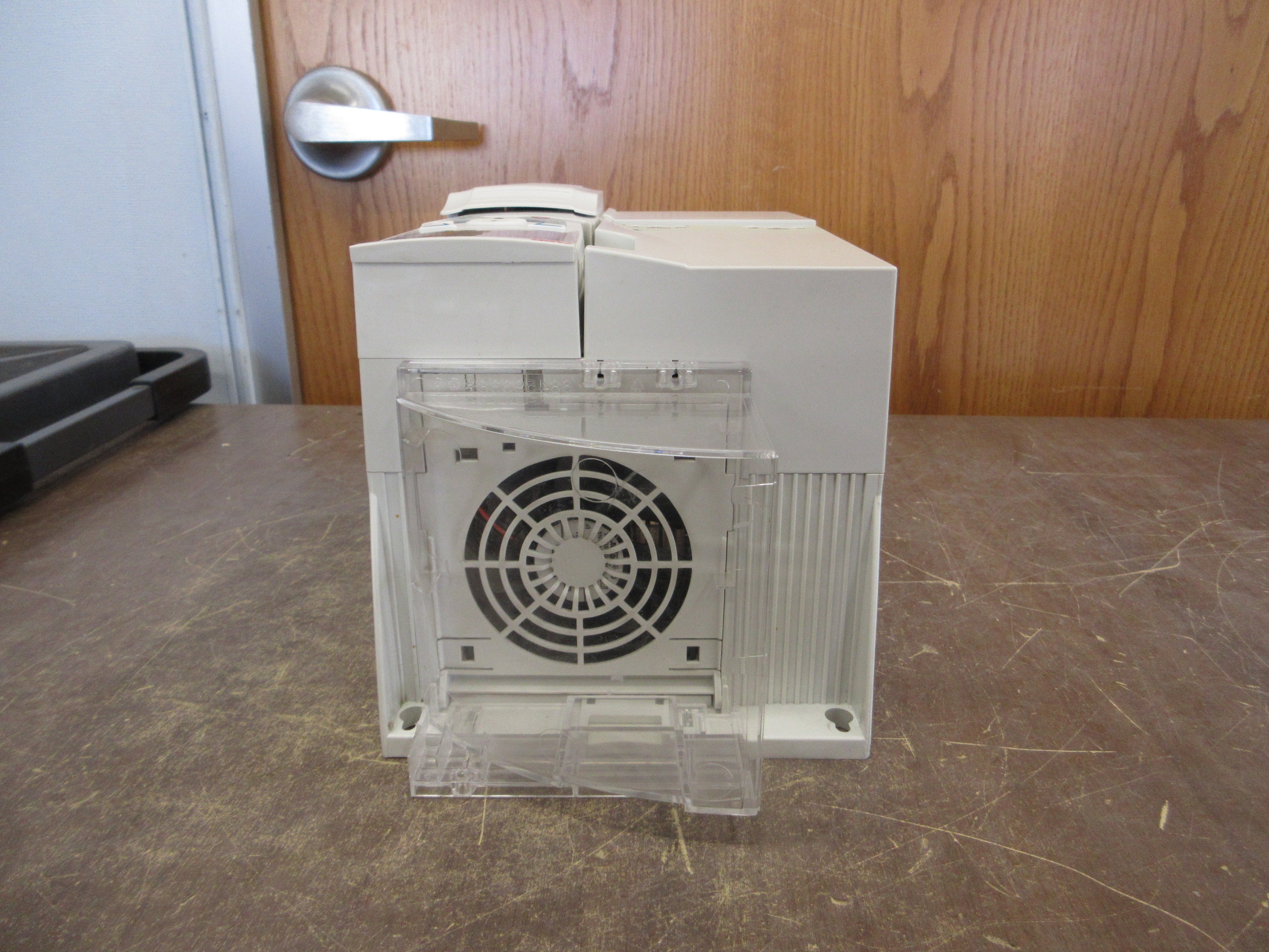 ABB ACS320 AC Drive ACS320-03U-23A1-4 15HP 3Ph w/ Keypad Used