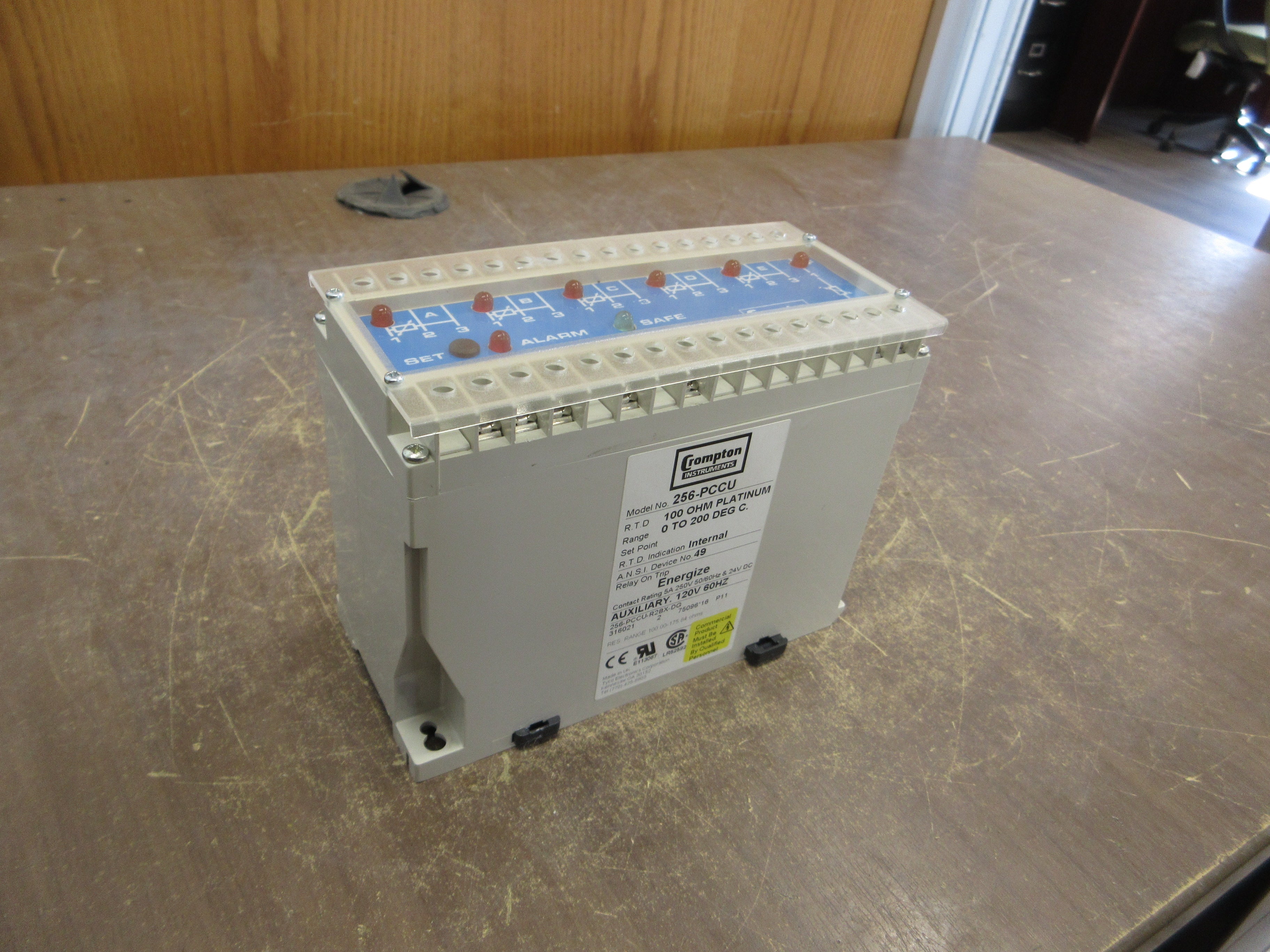 Crompton Temperature Relay 256-PCCU-R2BX-DG Range: 0-200°C RTD: 100 ohm Platinum