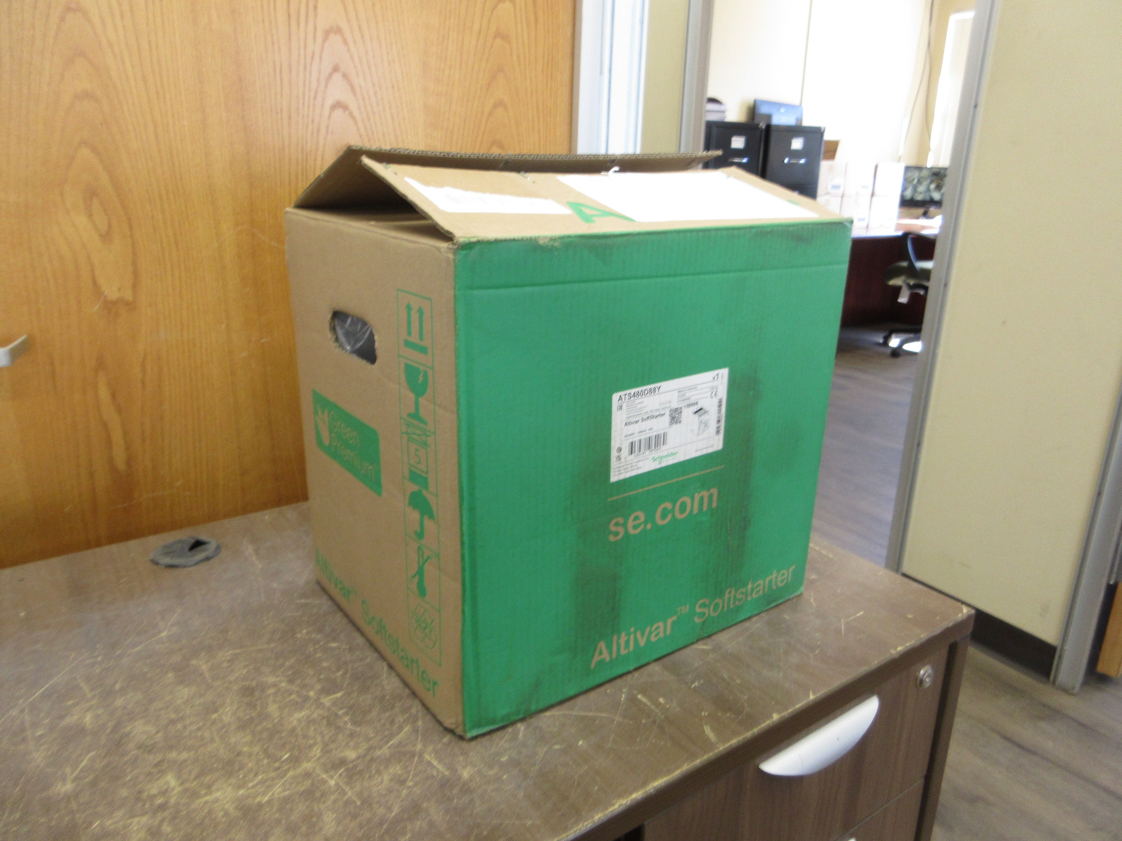Schneider Electric Altivar Soft Start ATS480D88Y 208-690V 50/60Hz New Surplus