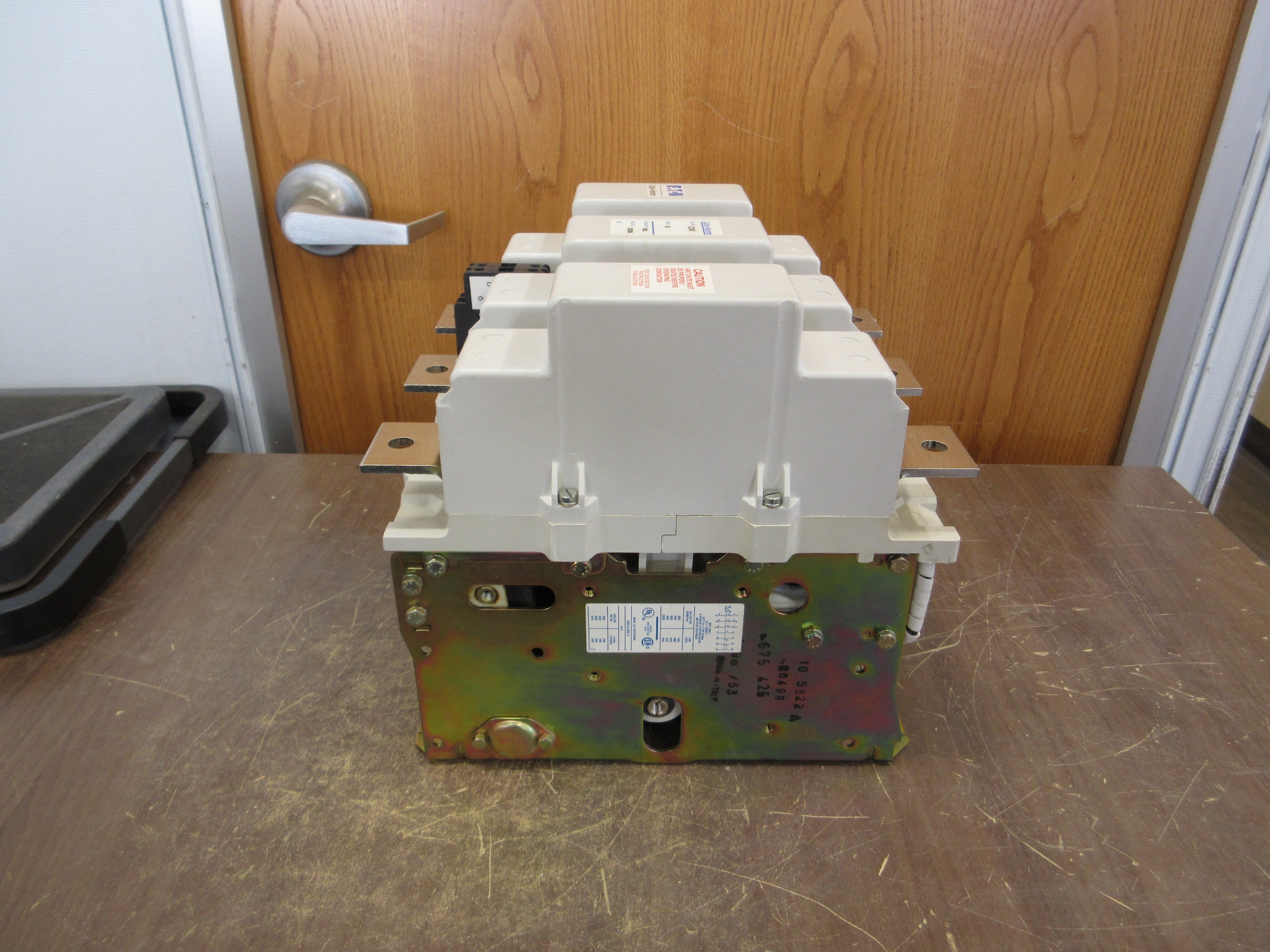 Eaton Contactor CE15WN3A80 Ser. B1 700A New Surplus