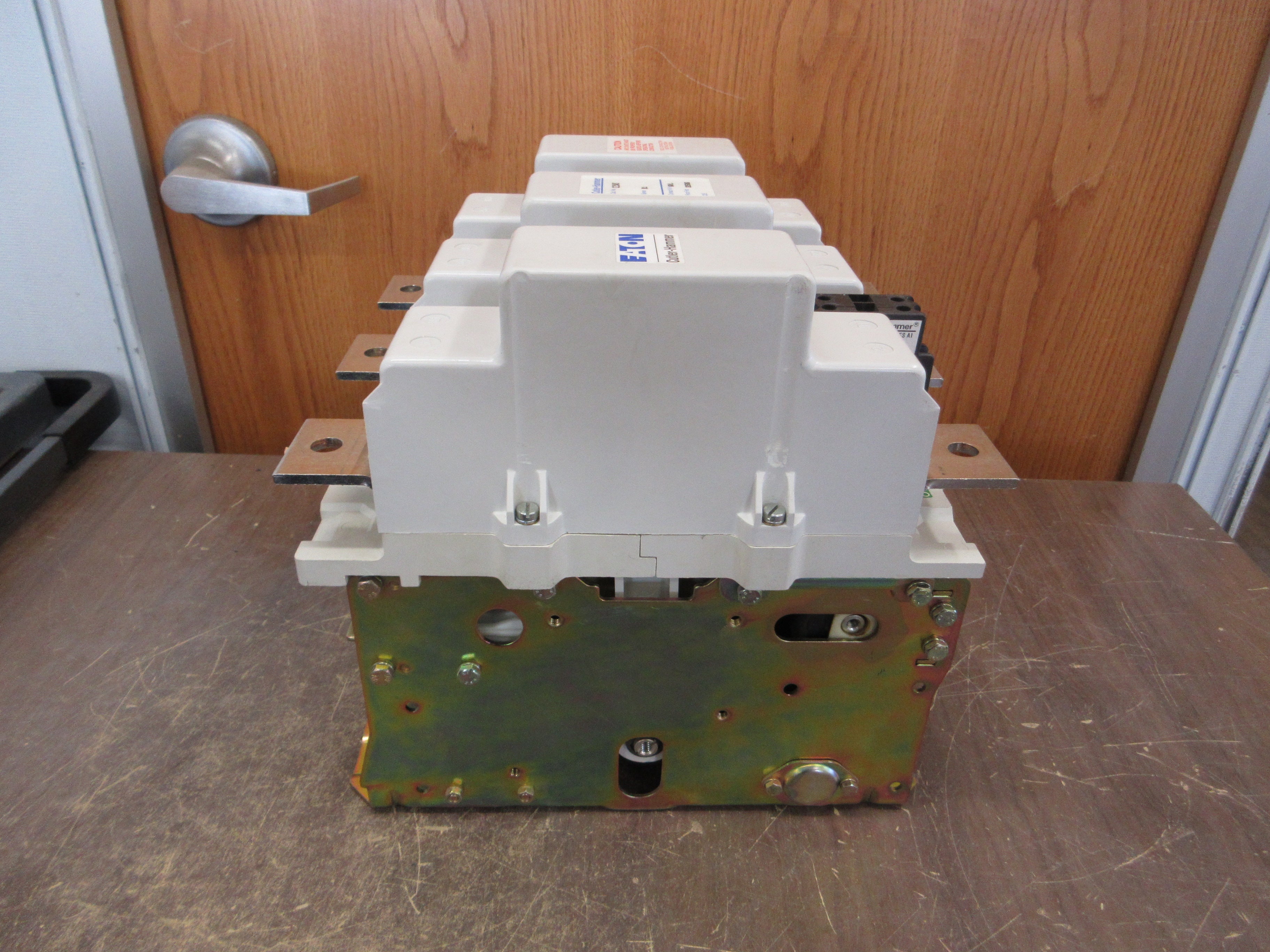 Eaton Contactor CE15WN3A80 Ser. B1 700A New Surplus