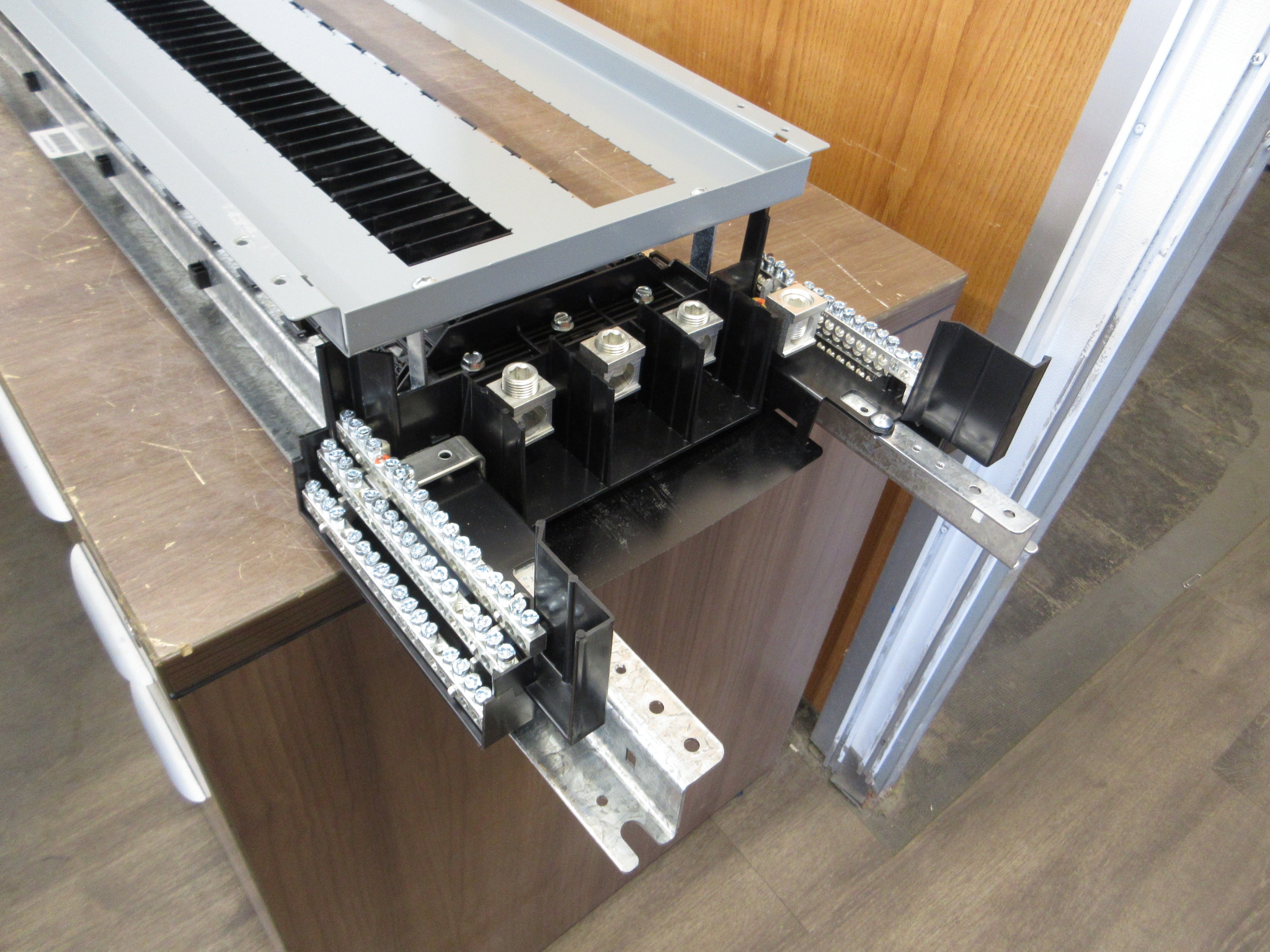 Square D Main Lug Panelboard Interior NQ472L2C 225A 240V 3Ph 72-Poles