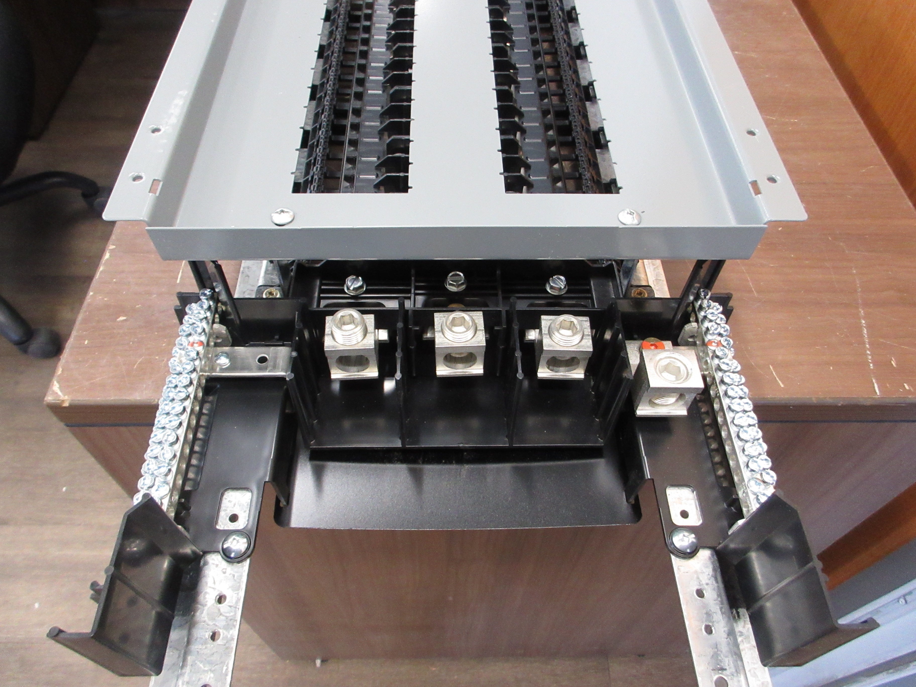 Square D Main Lug Panelboard Interior NQ472L2C 225A 240V 3Ph 72-Poles