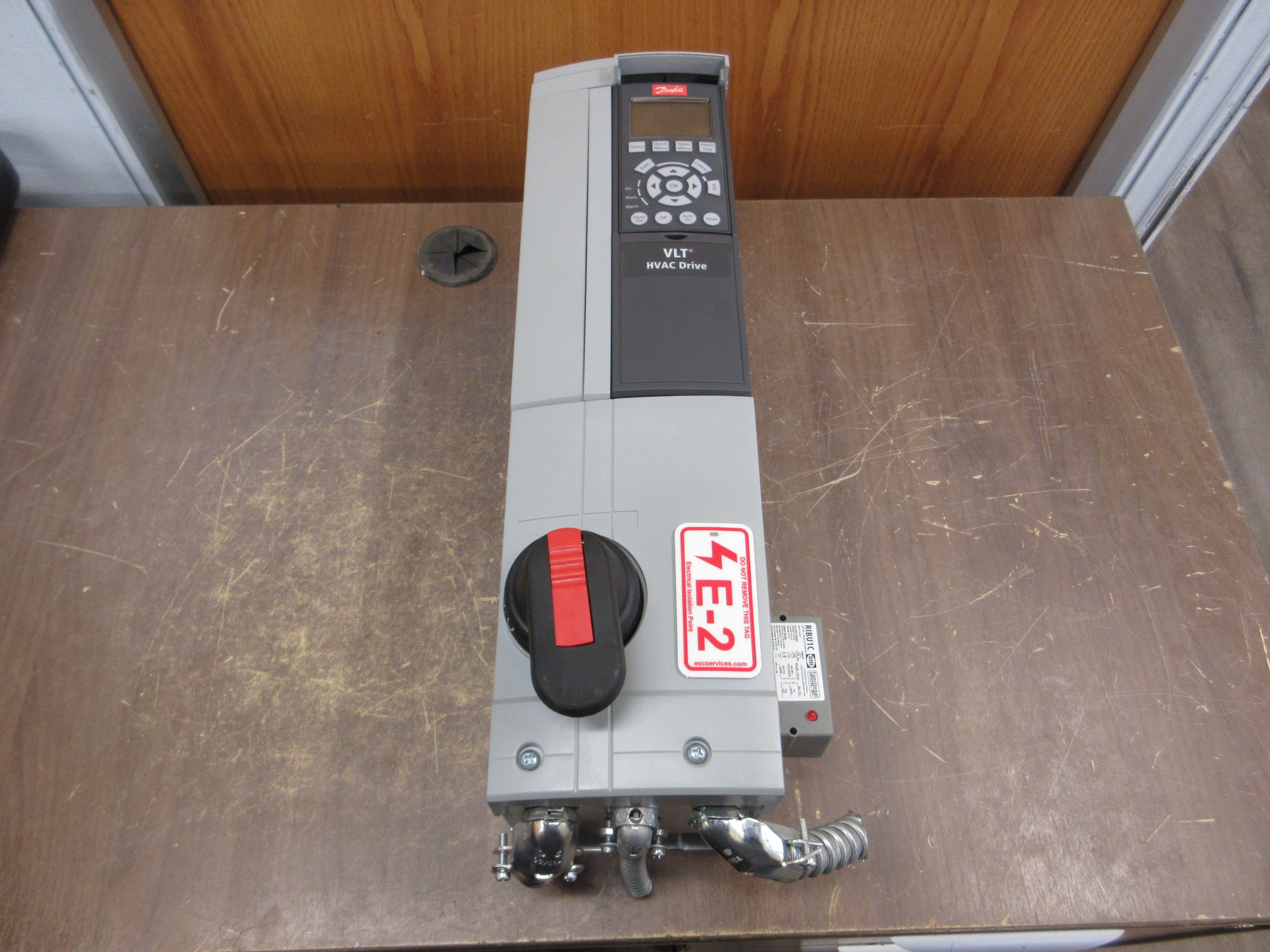 Danfoss VLT AC Drive 131F0795 1.5HP 3Ph w/ Disconnect w/ Keypad Used