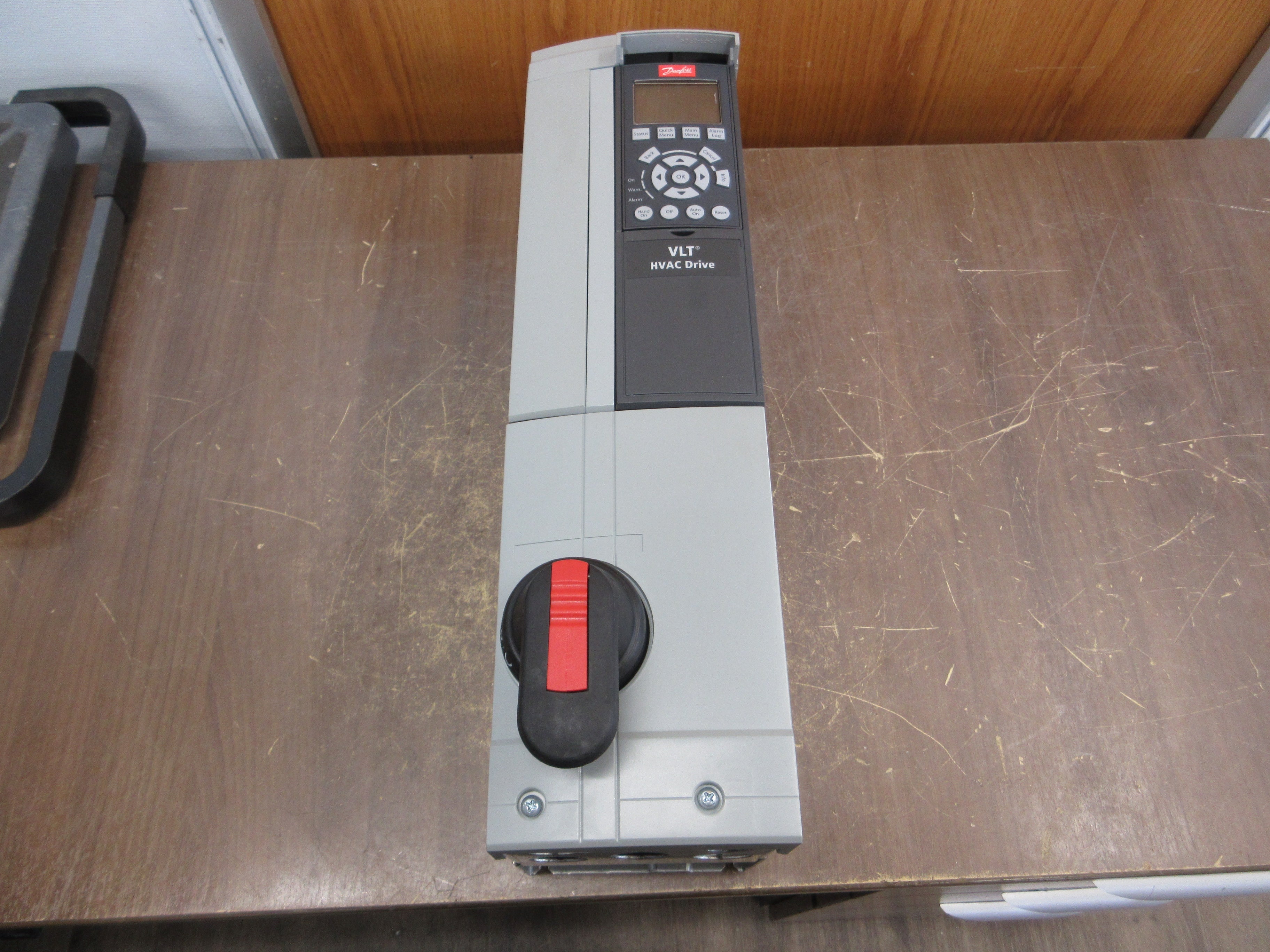 Danfoss VLT AC Drive 131F0798 5HP 3Ph w/ Disconnect w/ Keypad Used