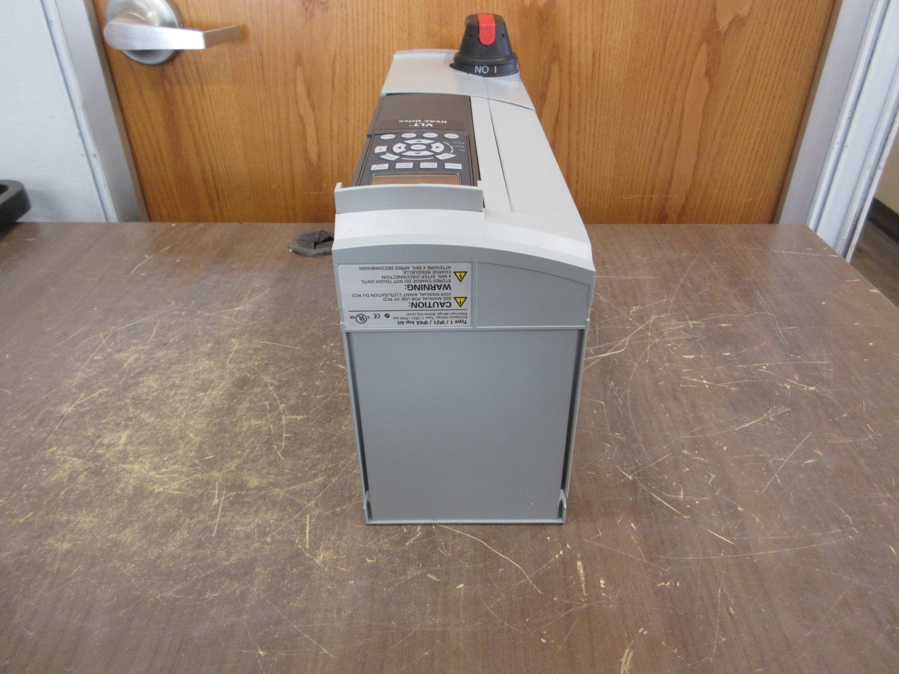 Danfoss VLT AC Drive 131F0798 5HP 3Ph w/ Disconnect w/ Keypad Used