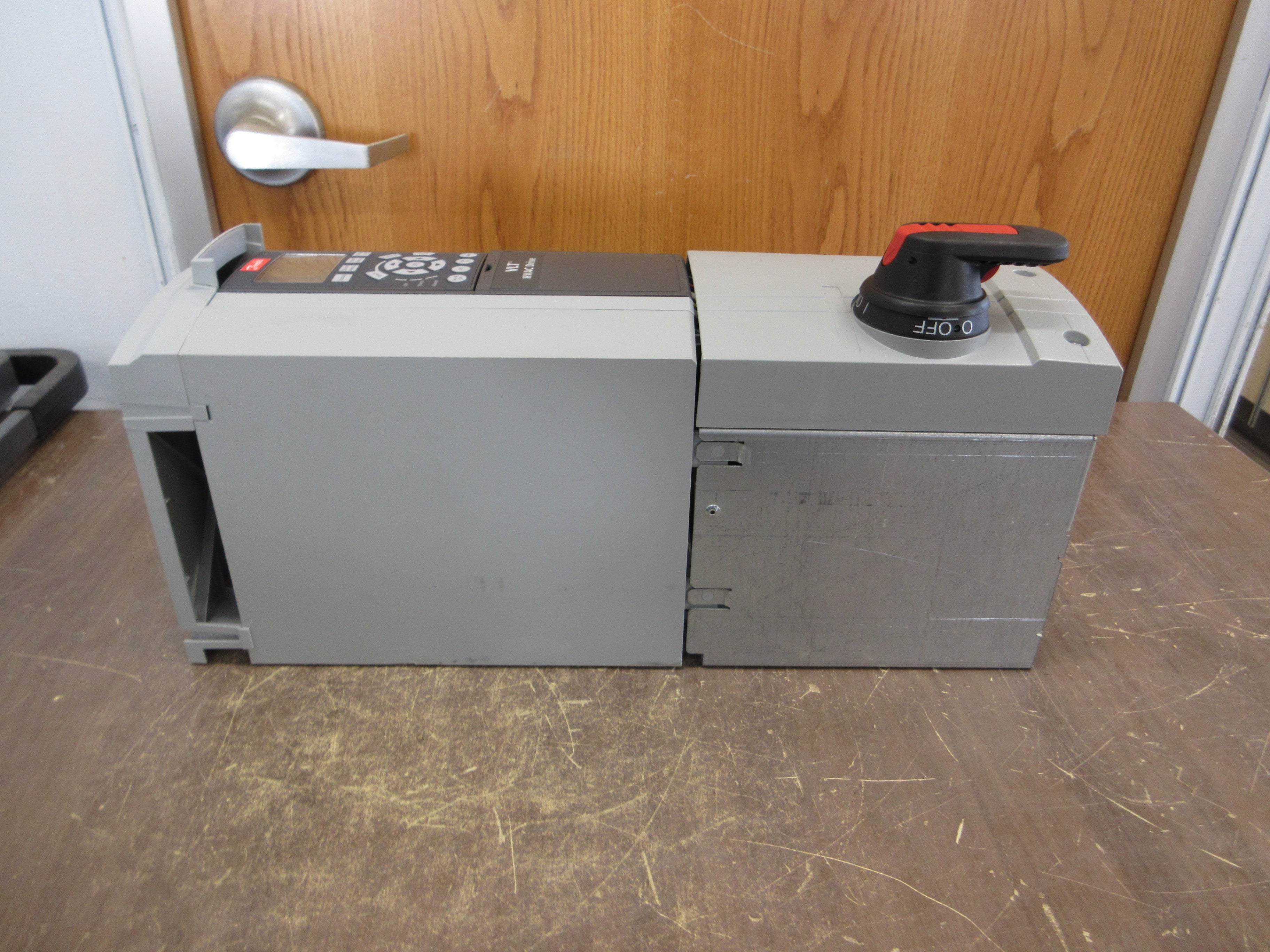 Danfoss VLT AC Drive 131F0798 5HP 3Ph w/ Disconnect w/ Keypad Used