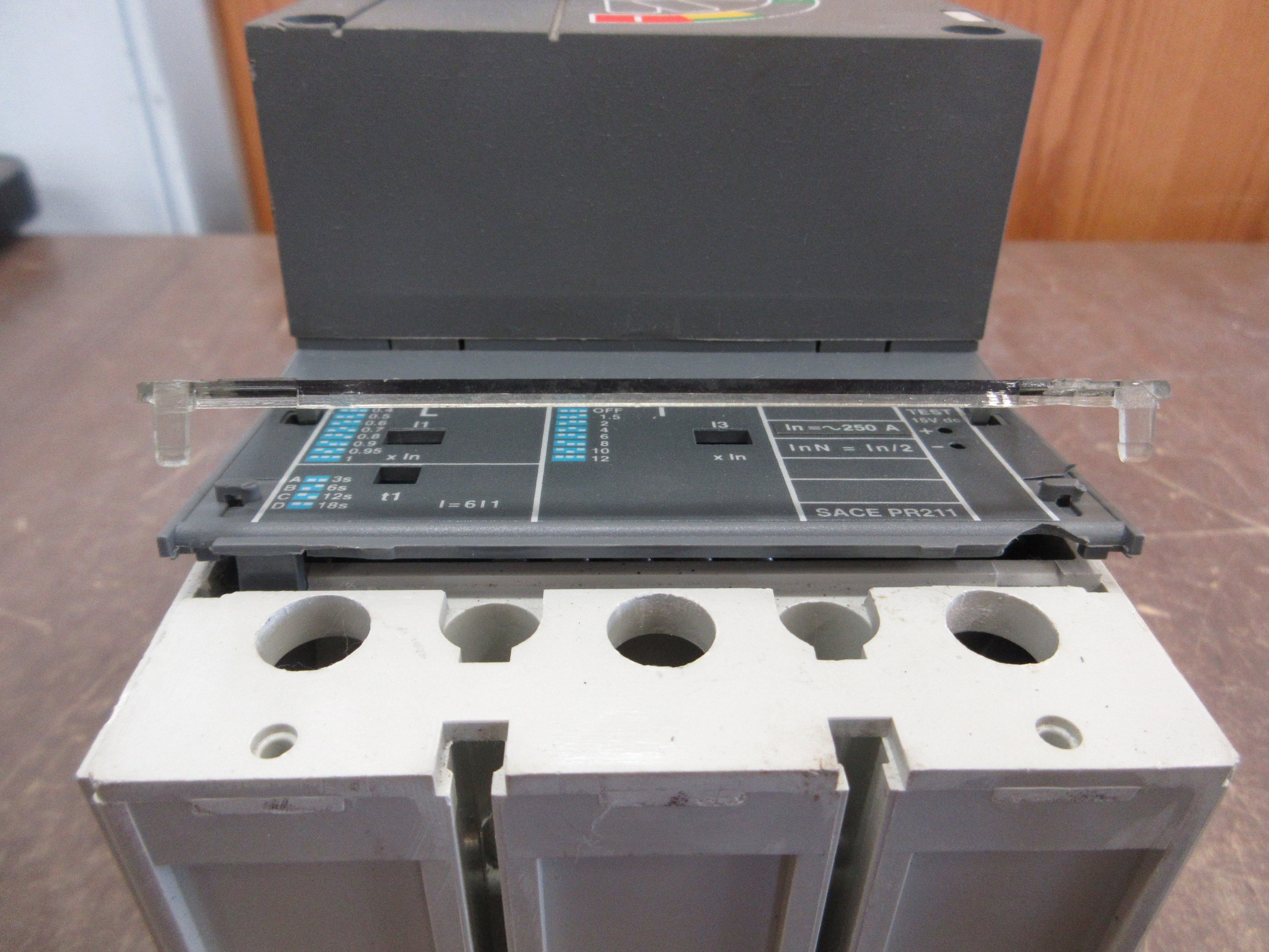 ABB Breaker Disconnect Switch S4H SACE S4 3P 250A 600V *Loose Trip Unit* Used