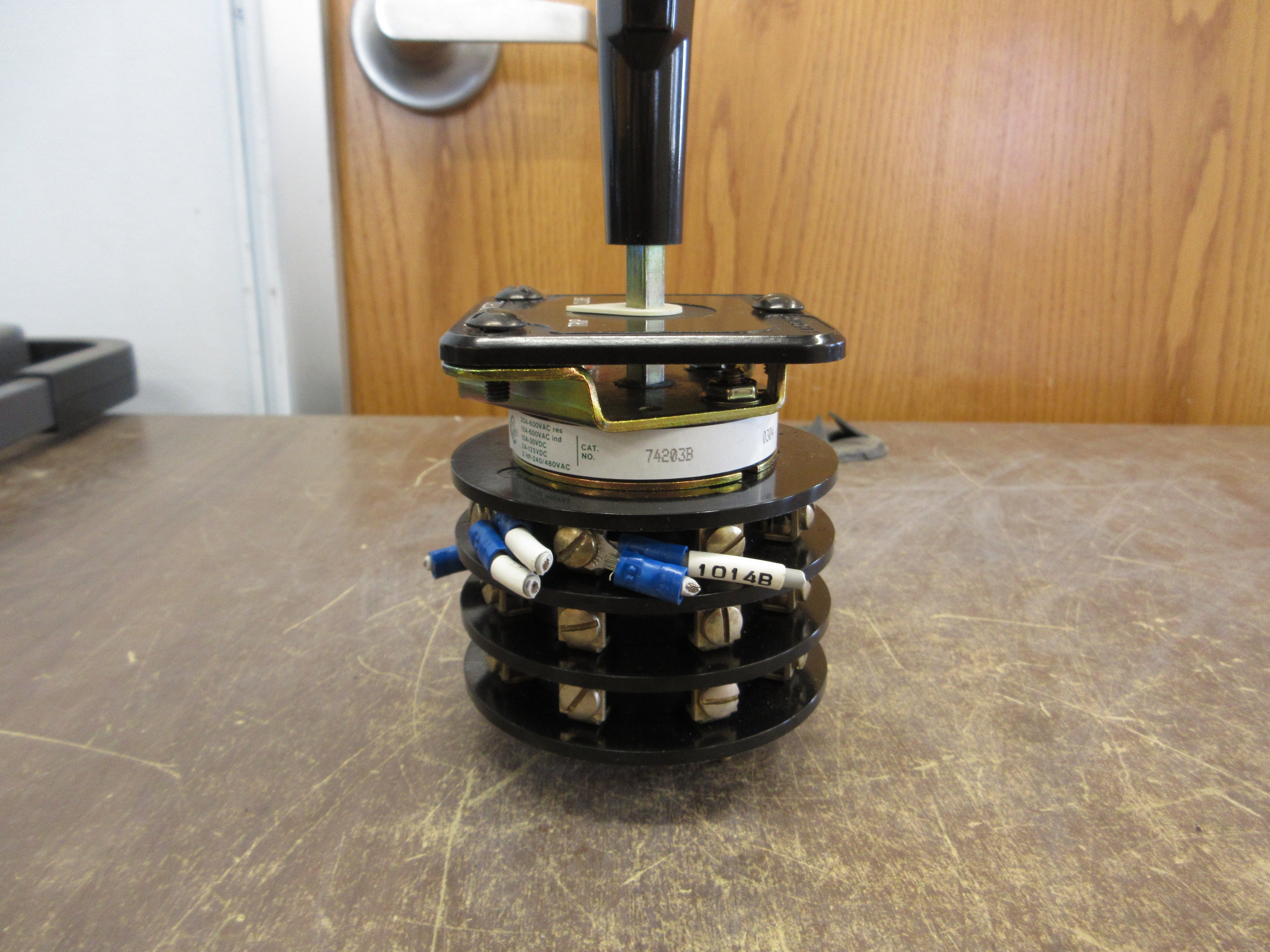 Electroswitch Series 24 Breaker Control Rotary Switch 74203B *No Handle Screw*