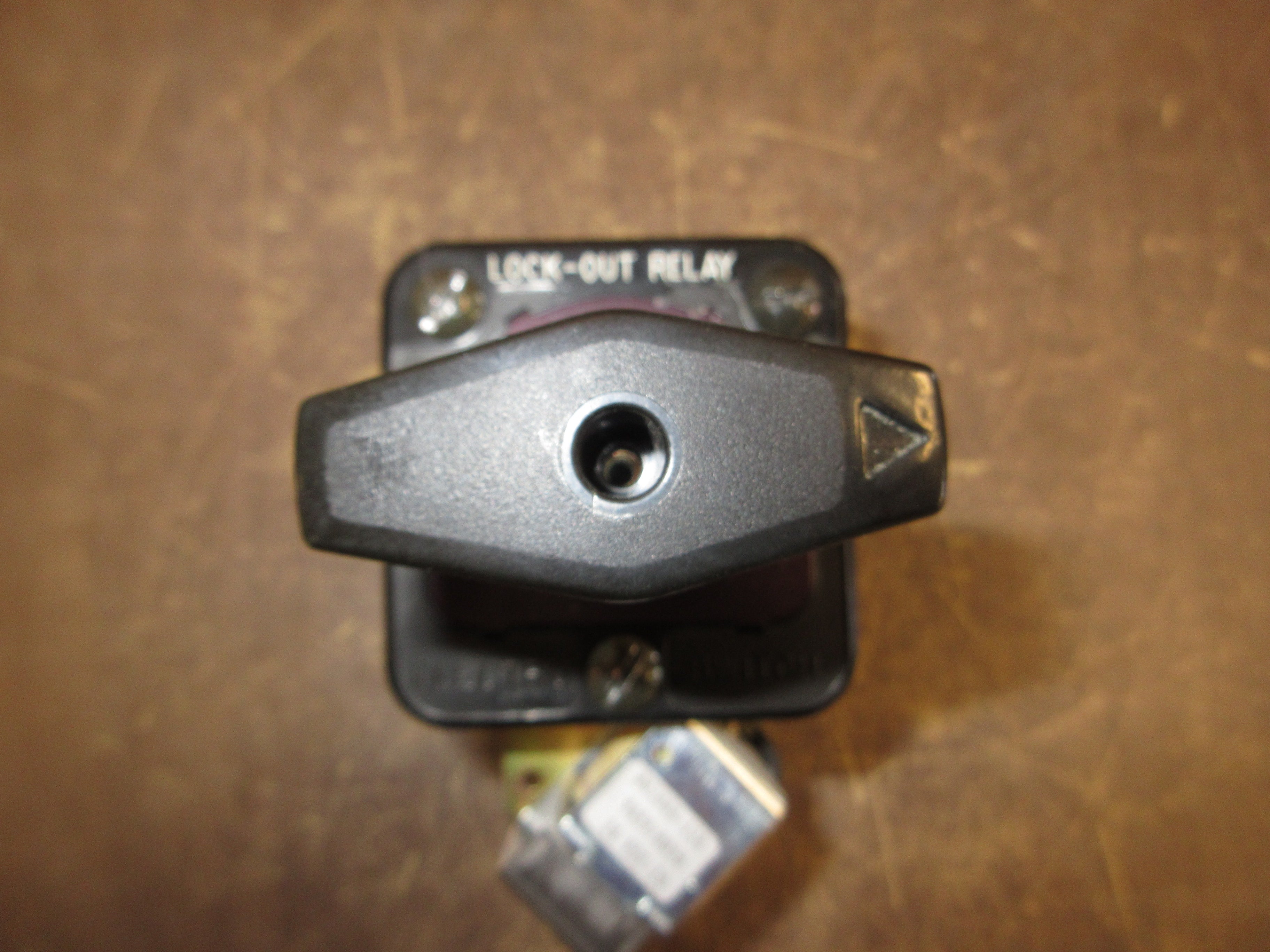 Electroswitch Series 24 Lock-Out Relay Rotary Switch 7803A 24VDC Used