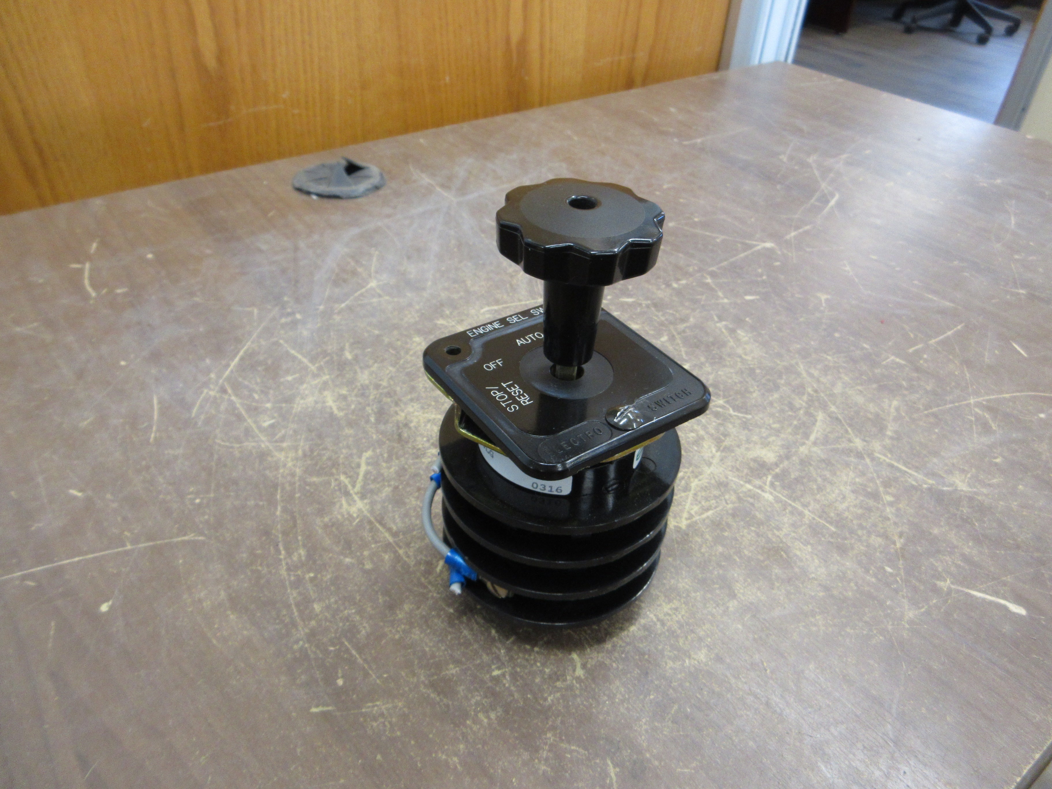 Electroswitch Series 24 Engine Selector Rotary Switch 24903LG Used