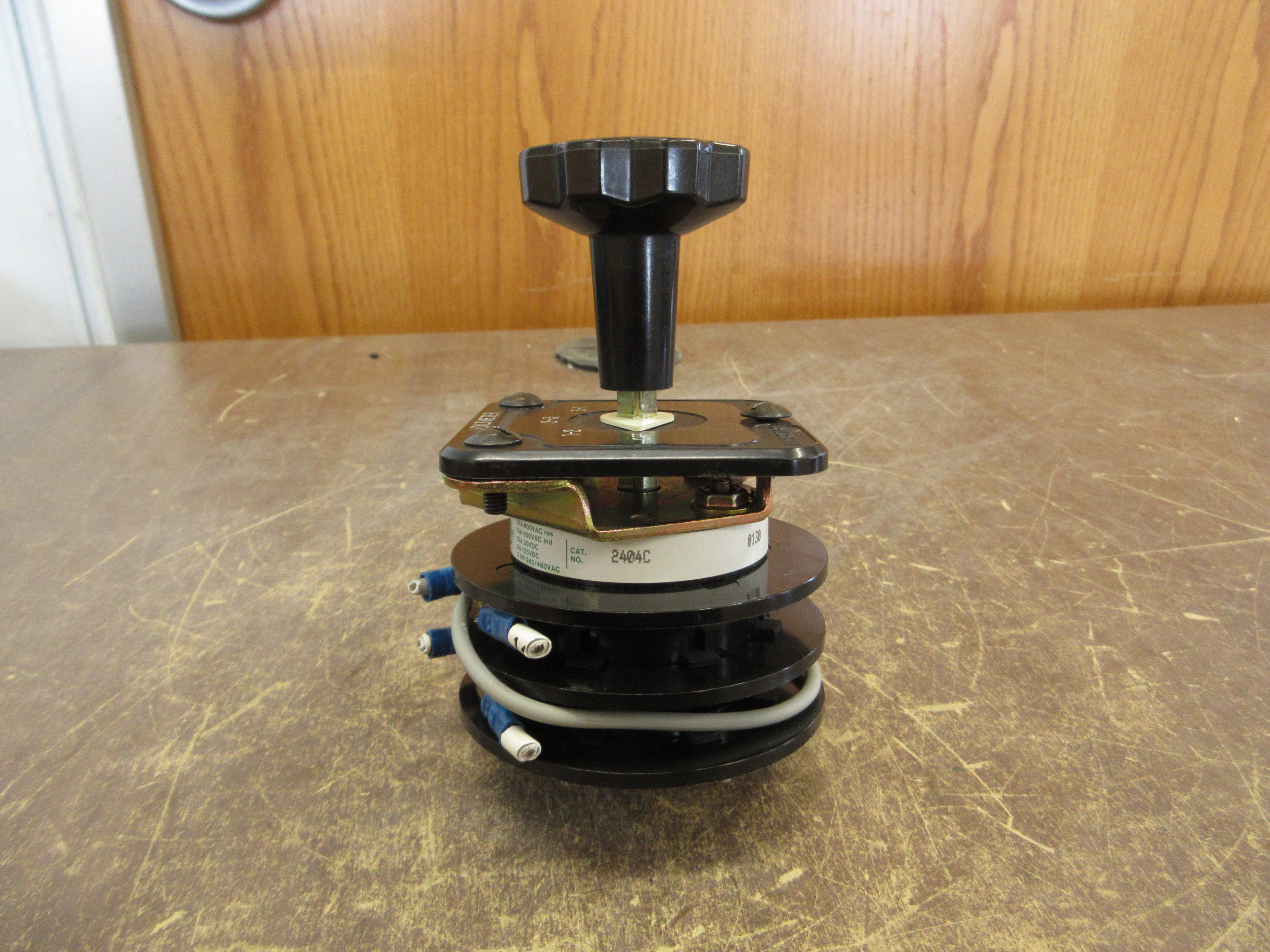 Electroswitch Series 24 Voltmeter Rotary Switch 2404C Used