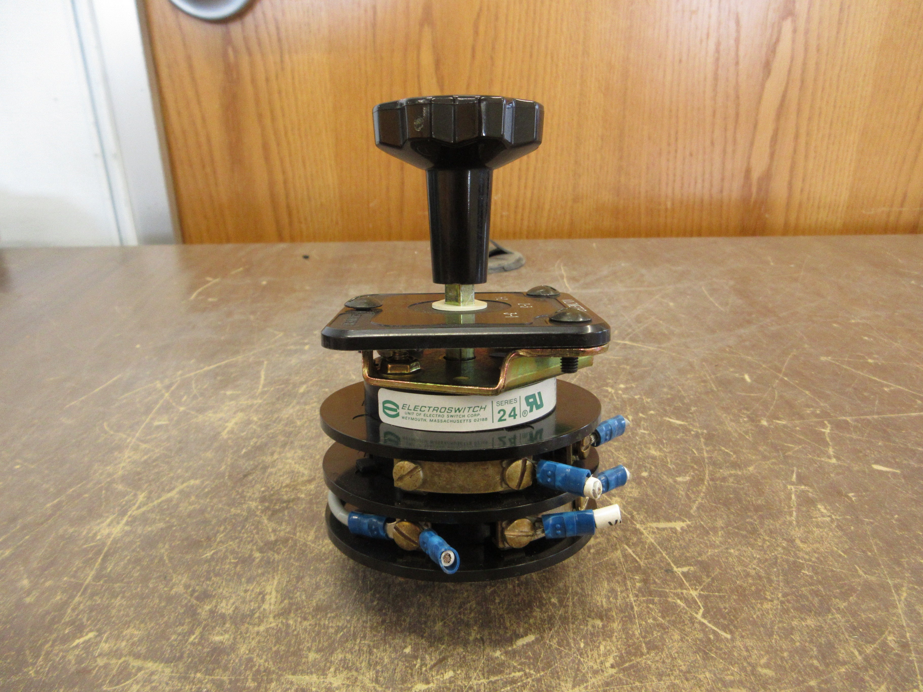 Electroswitch Series 24 Voltmeter Rotary Switch 2404C Used