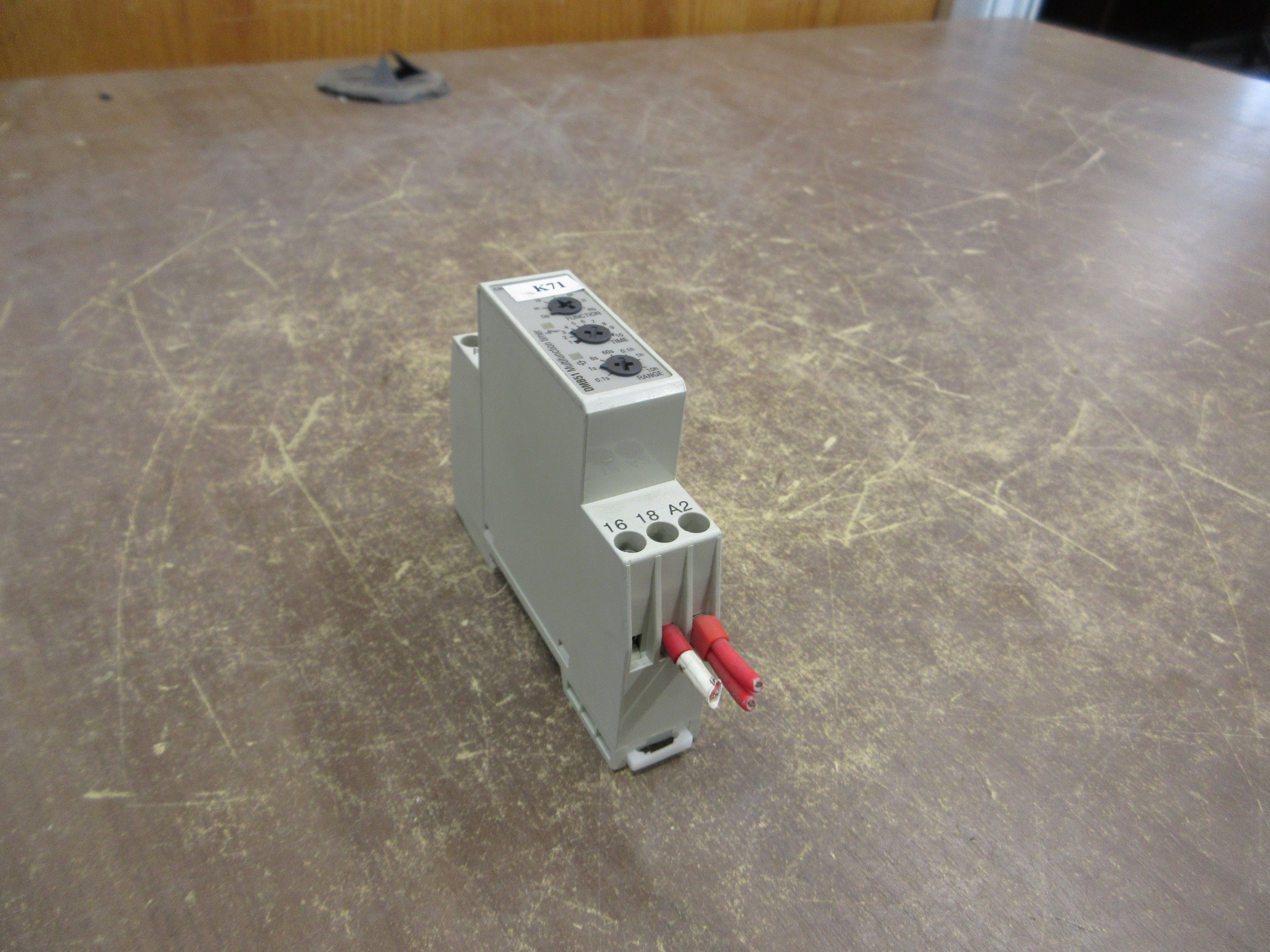 Carlo Gavazzi Multifunction Timer DMB51CM24 24-240VAC 24VDC Used