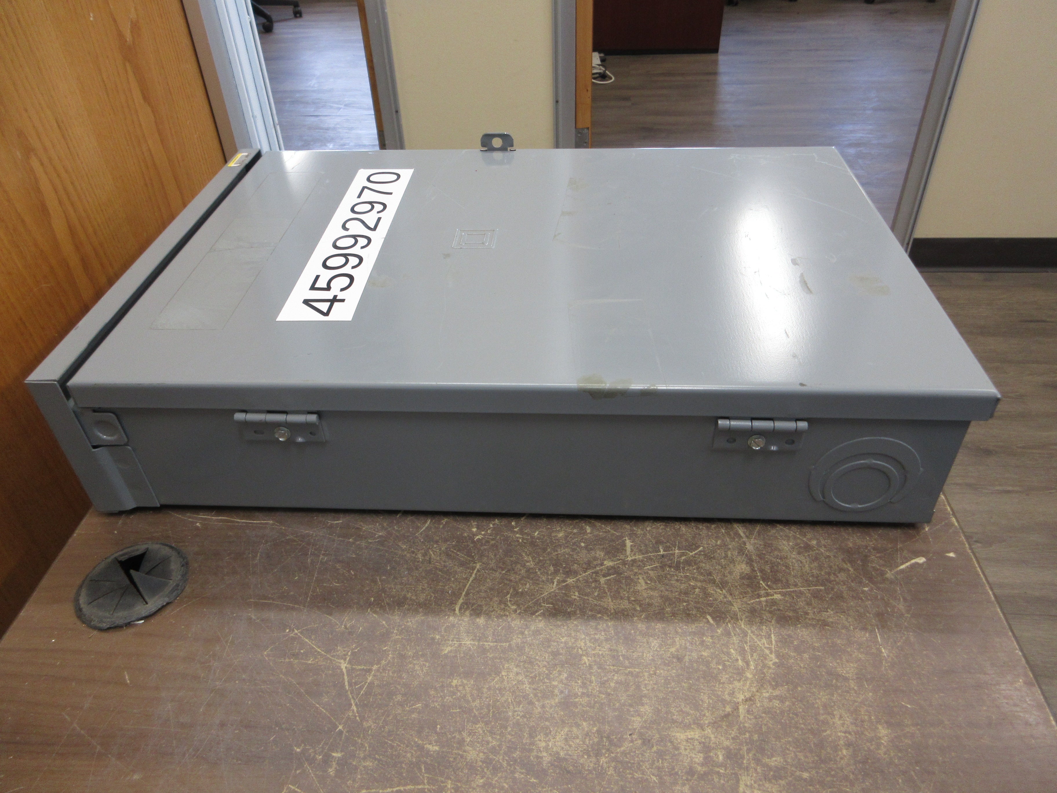 Square D 3R Load Center BX22R 100A Max 120/240V 20-Slot *No Cover Screws* Used