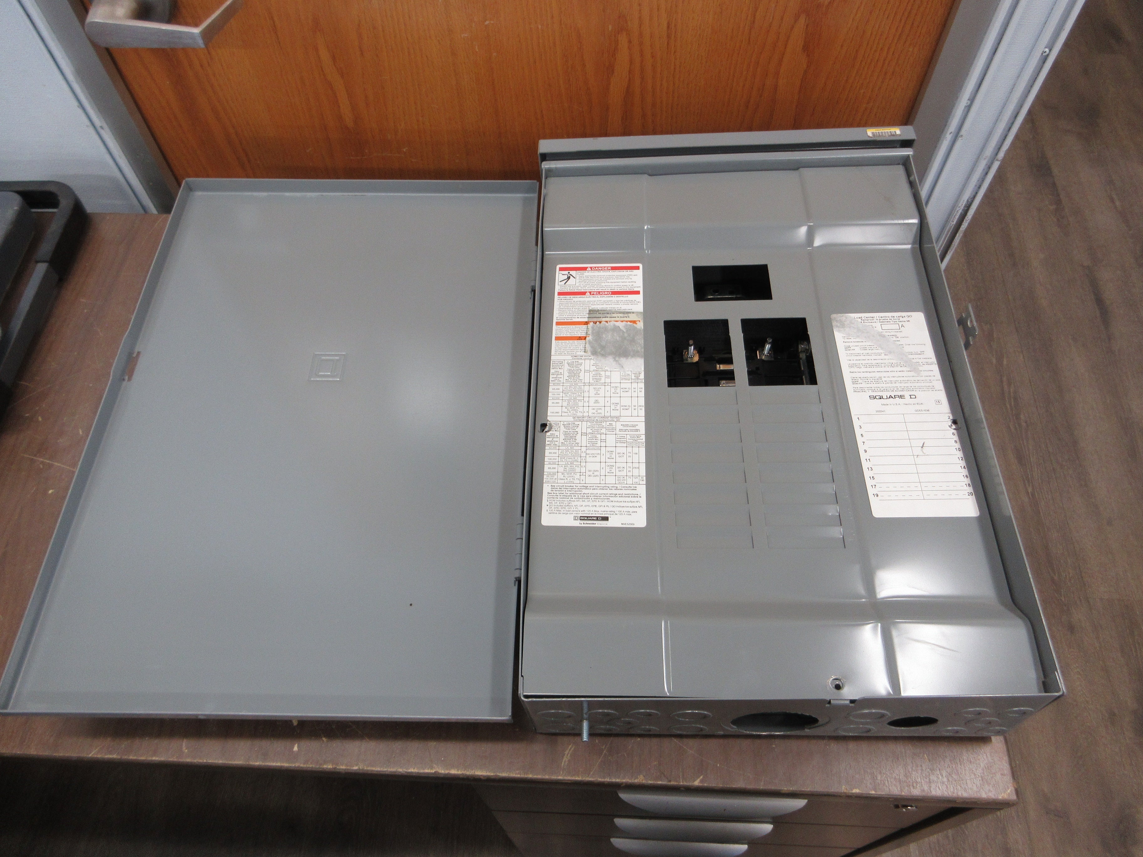 Square D 3R Load Center BX22R 100A Max 120/240V 20-Slot *No Cover Screws* Used