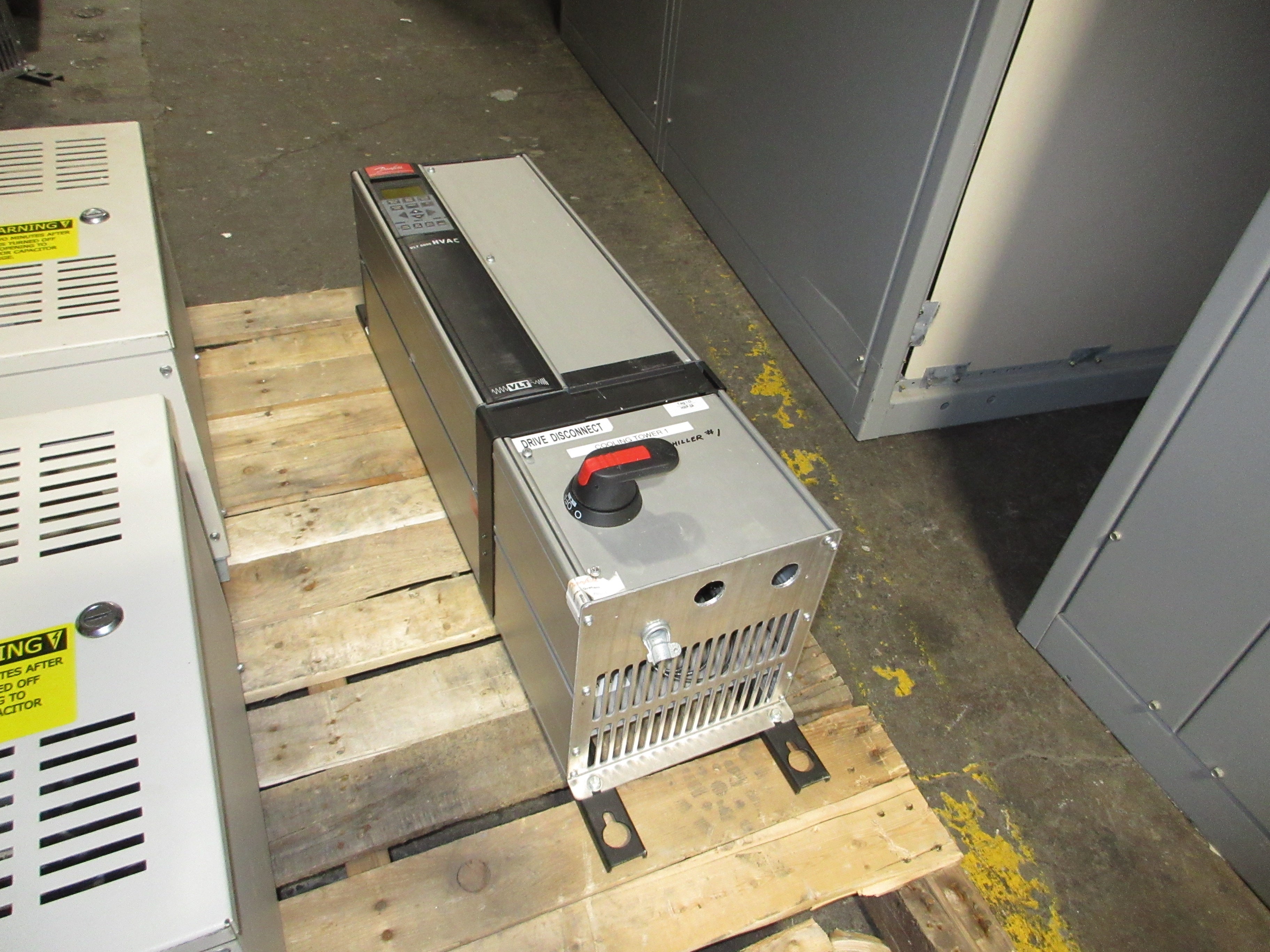 Danfoss VLT 6008 AC Drive w/ Disconnect 175Z7359 7.5HP Used