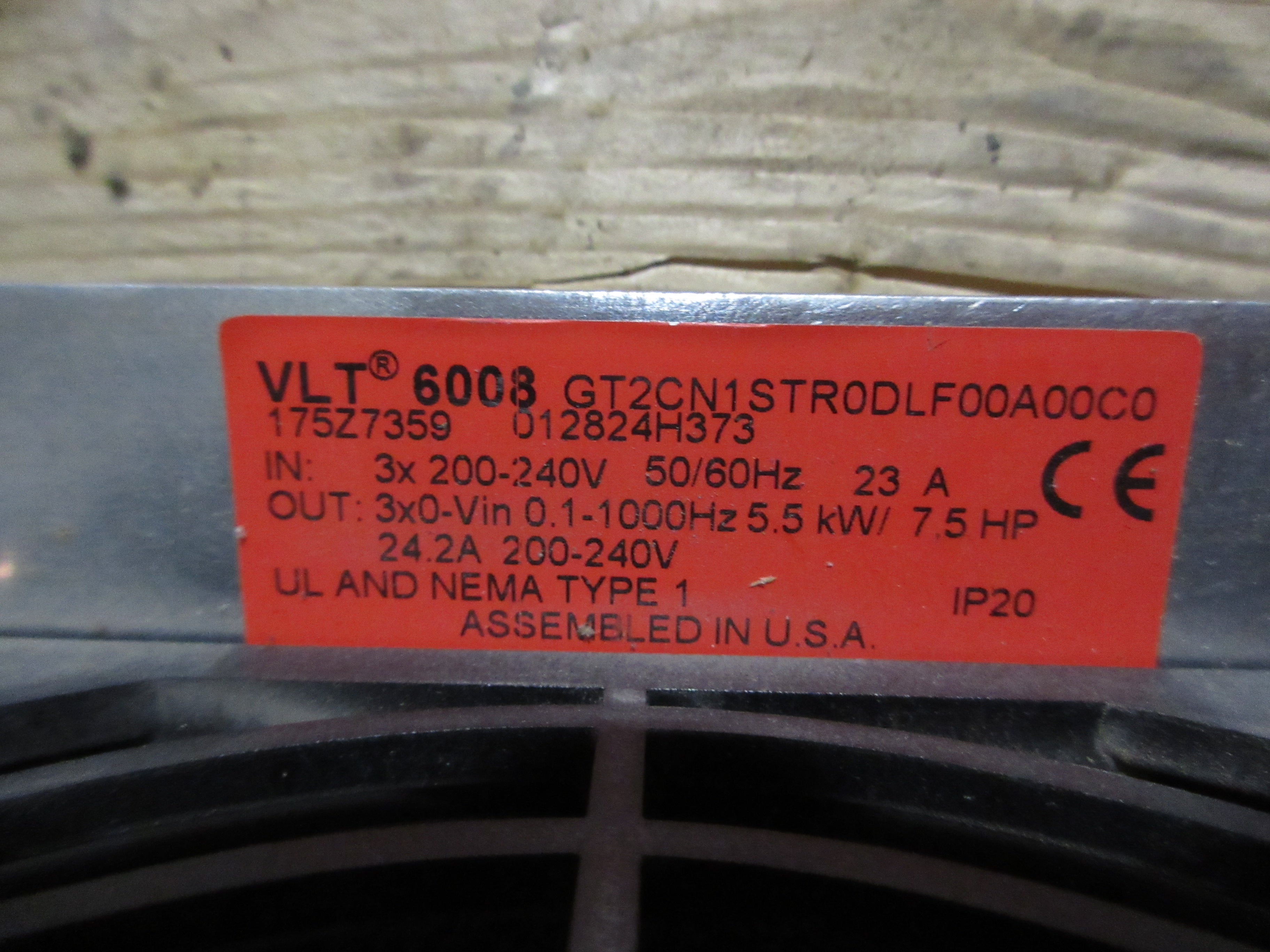 Danfoss VLT 6008 AC Drive w/ Disconnect 175Z7359 7.5HP Used