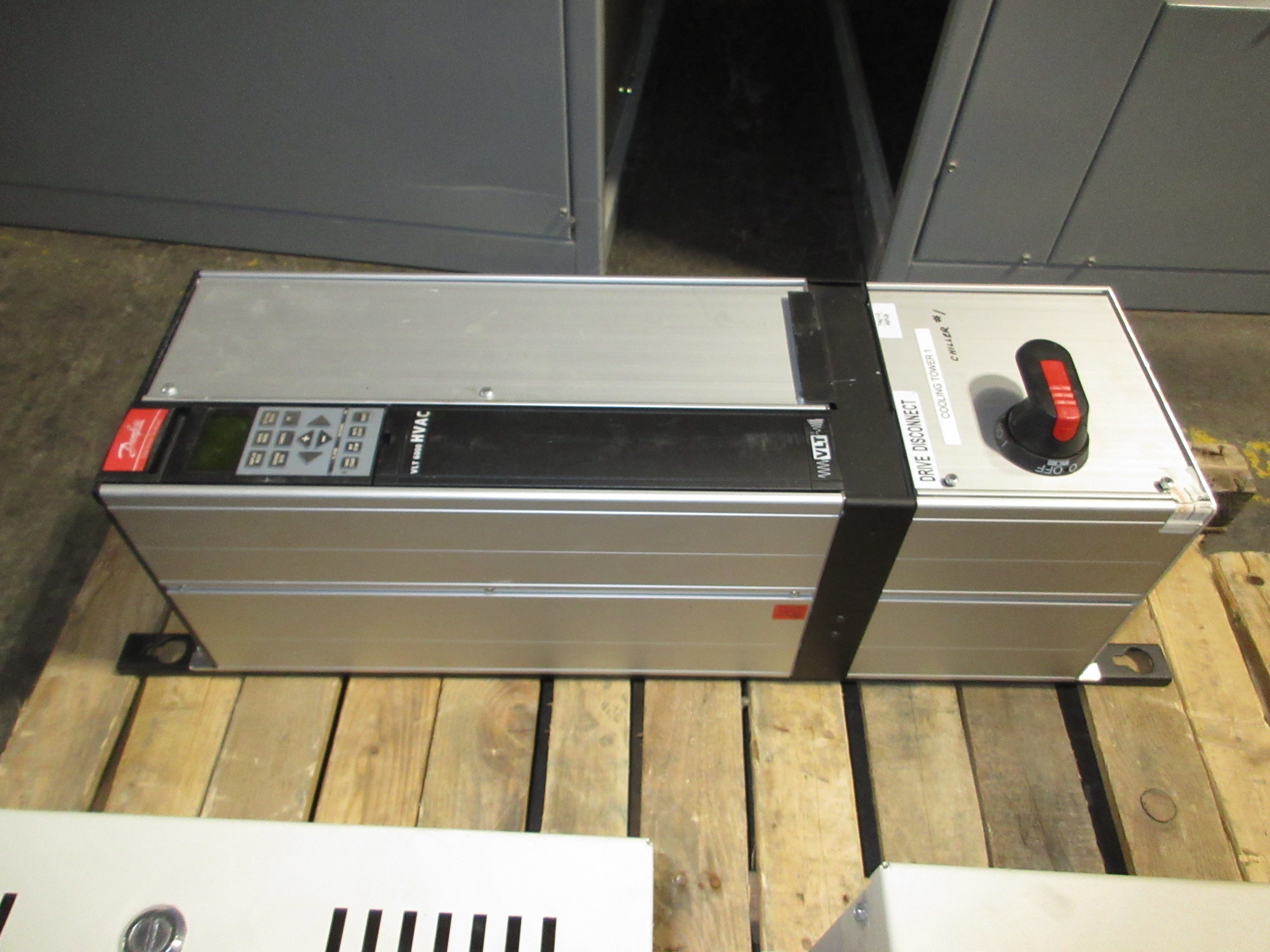 Danfoss VLT 6008 AC Drive w/ Disconnect 175Z7359 7.5HP Used