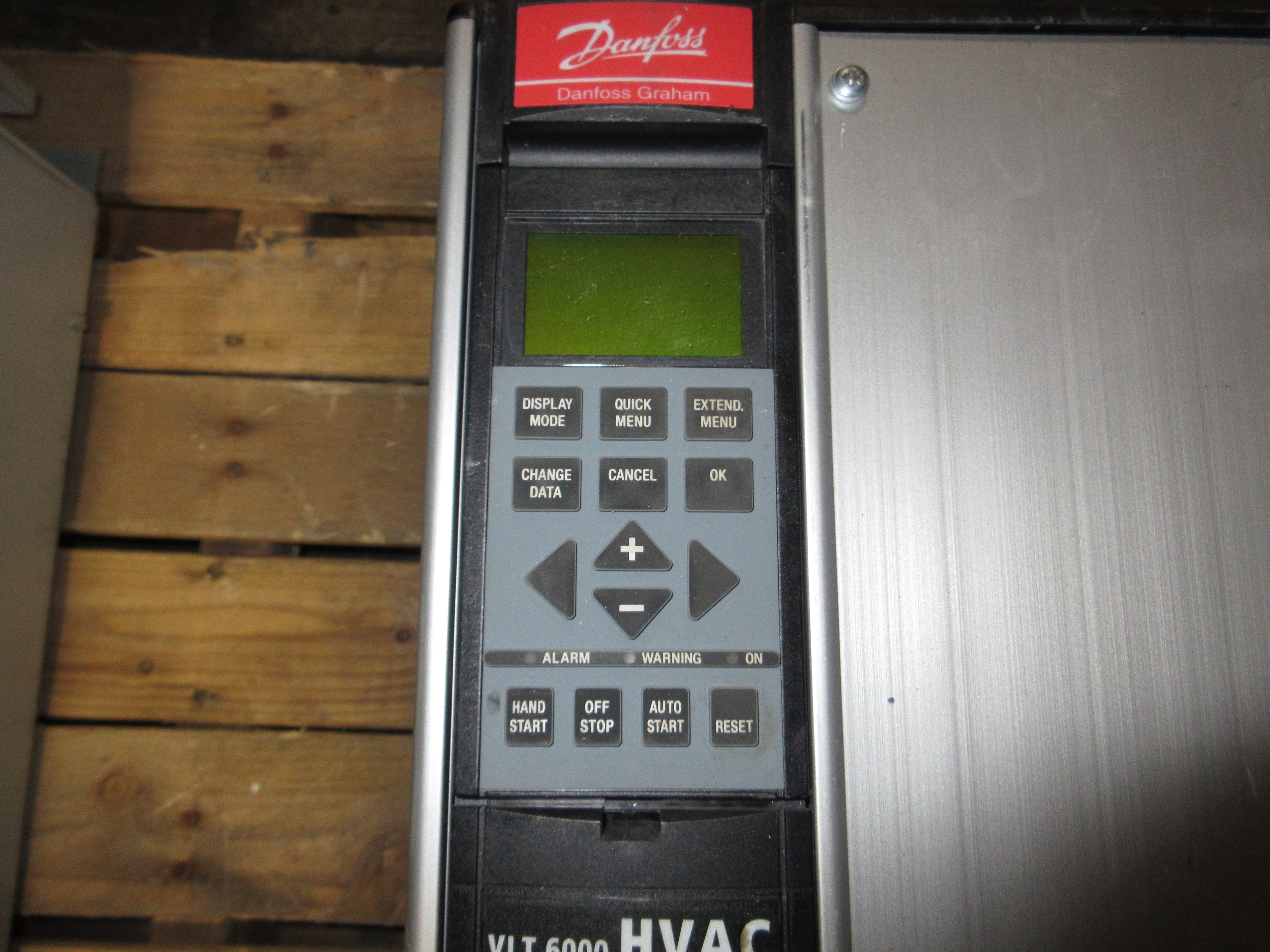 Danfoss VLT 6008 AC Drive w/ Disconnect 175Z7359 7.5HP Used