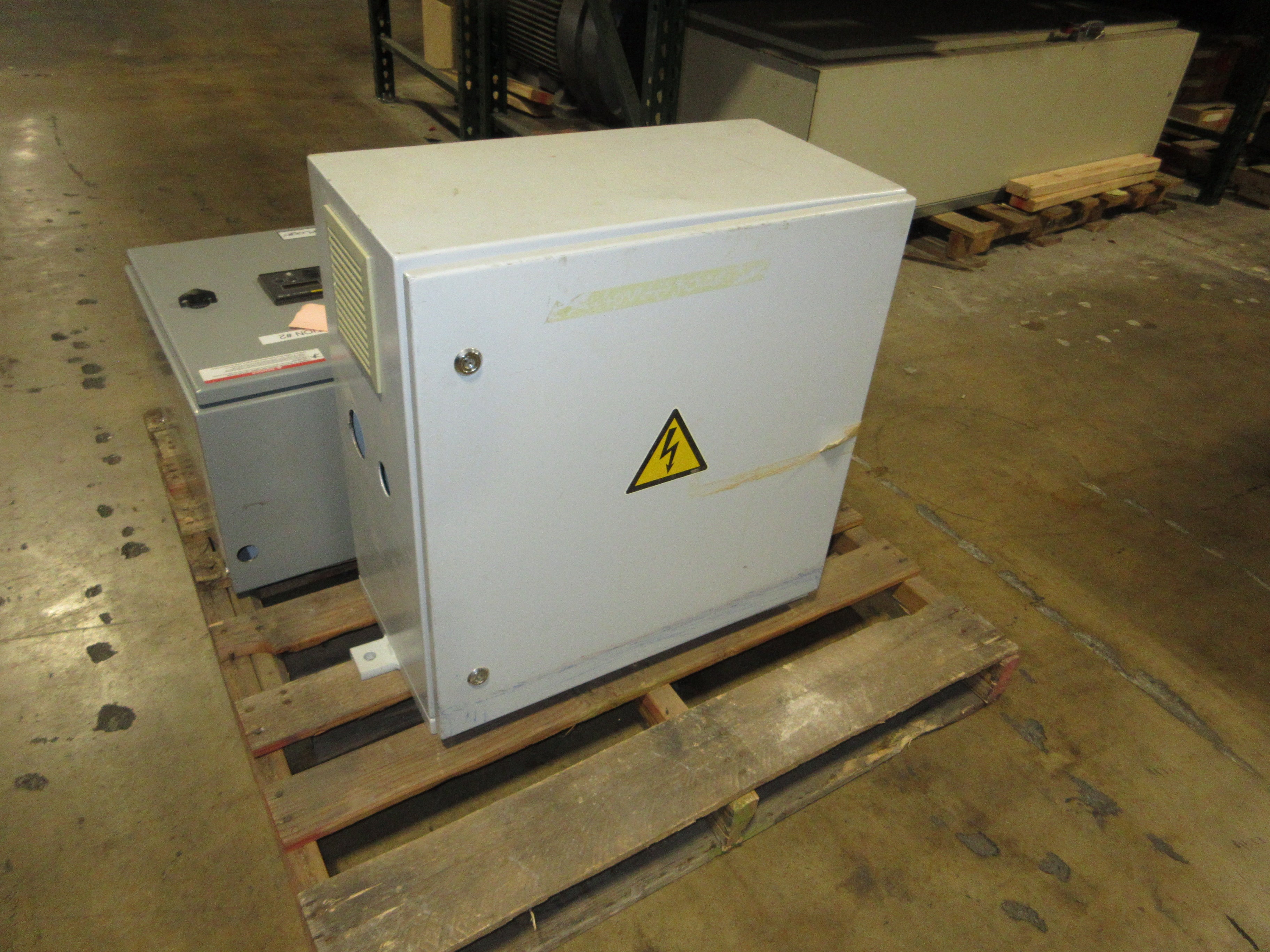 Siemens Enclosed Transformer 4AU3995-0AX08-8A Pri: 220/460/480V Sec: 400/440V