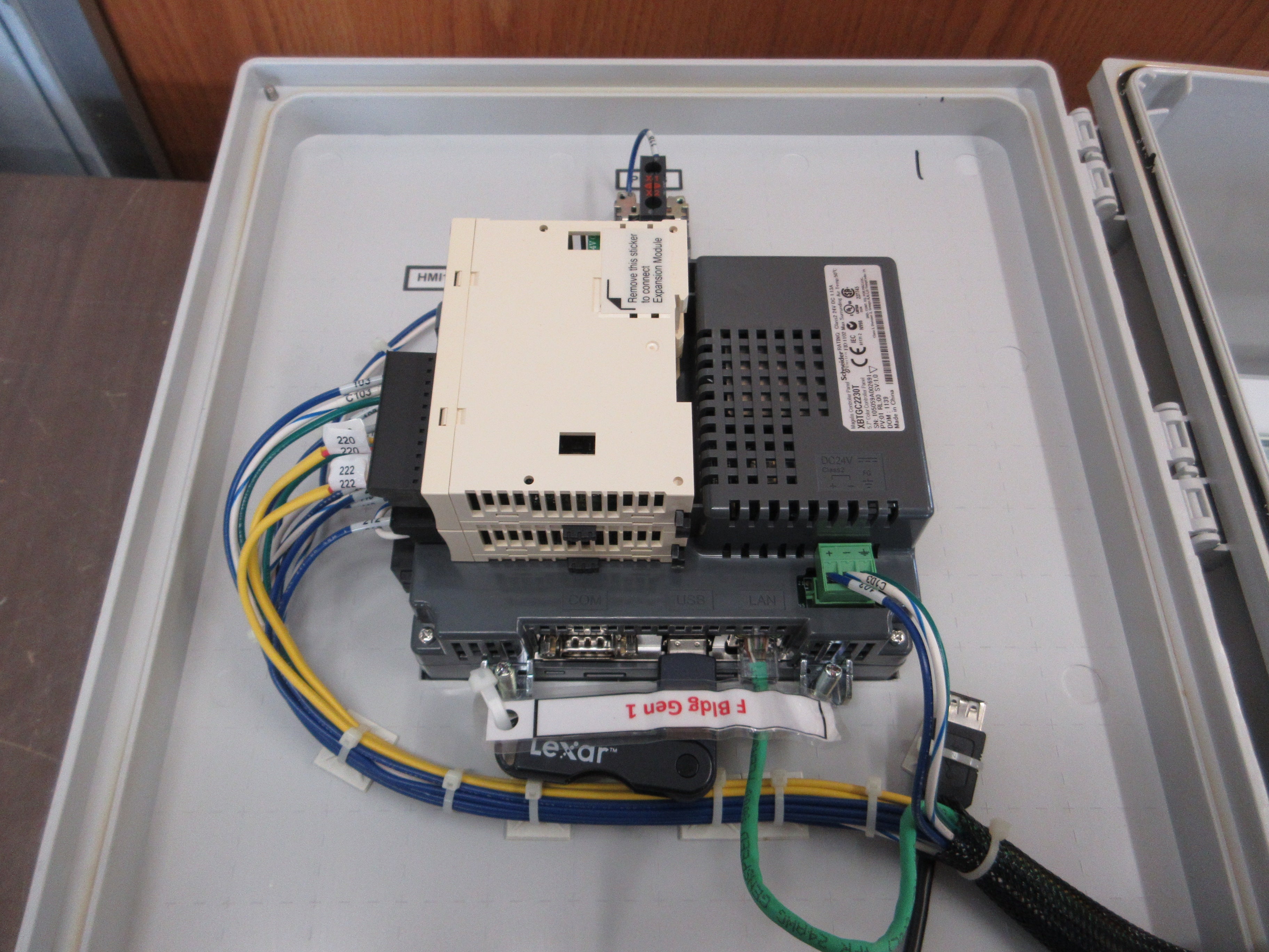 Schneider Electric Enclosed Magelis Controller Panel XBTGC2230T 24VDC 1.13A Used