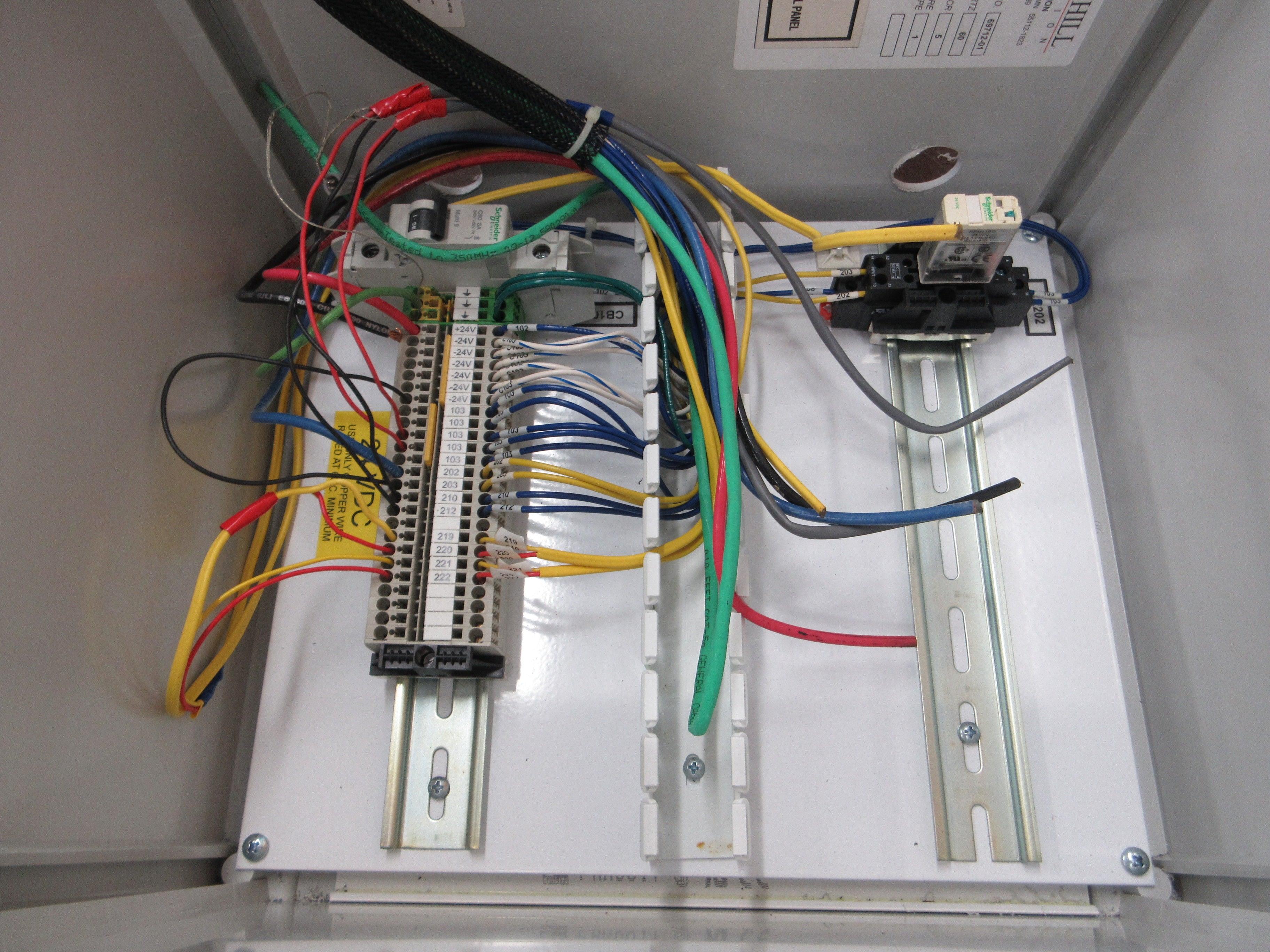 Schneider Electric Enclosed Magelis Controller Panel XBTGC2230T 24VDC 1.13A Used