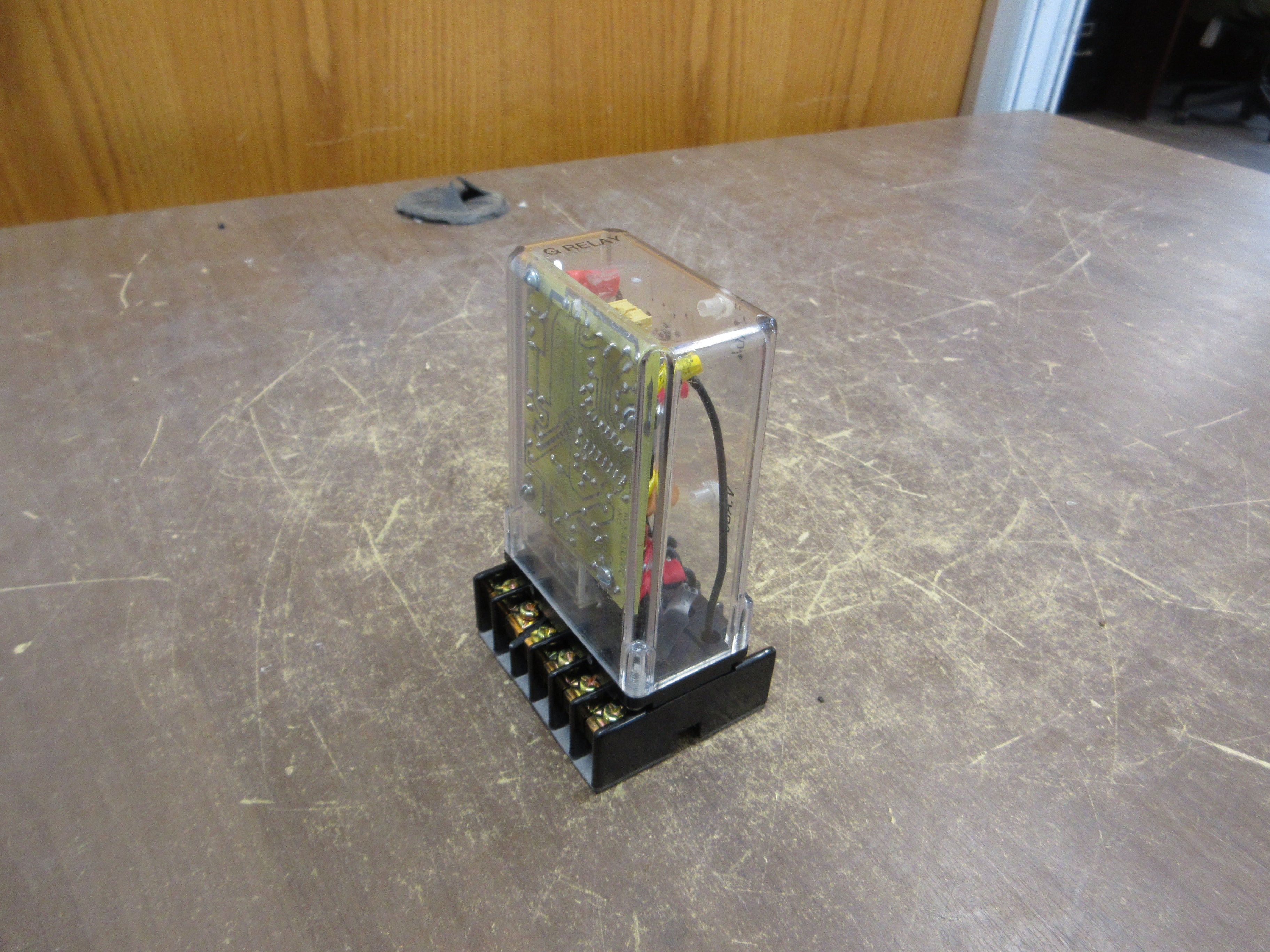 Russelectric Relay 1700-0260 Rev. A w/ Base Used