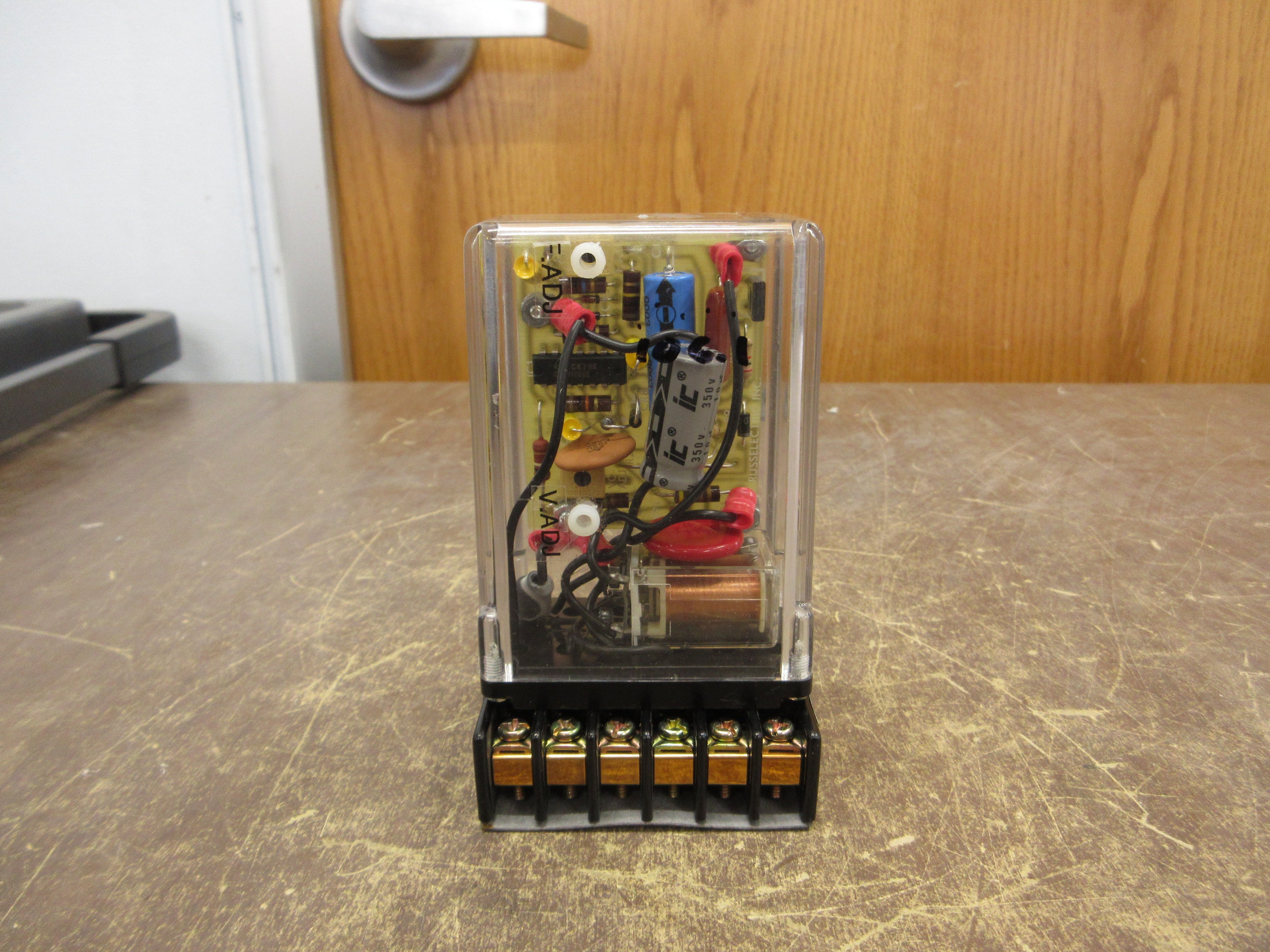 Russelectric Relay 1700-0260 Rev. A w/ Base Used
