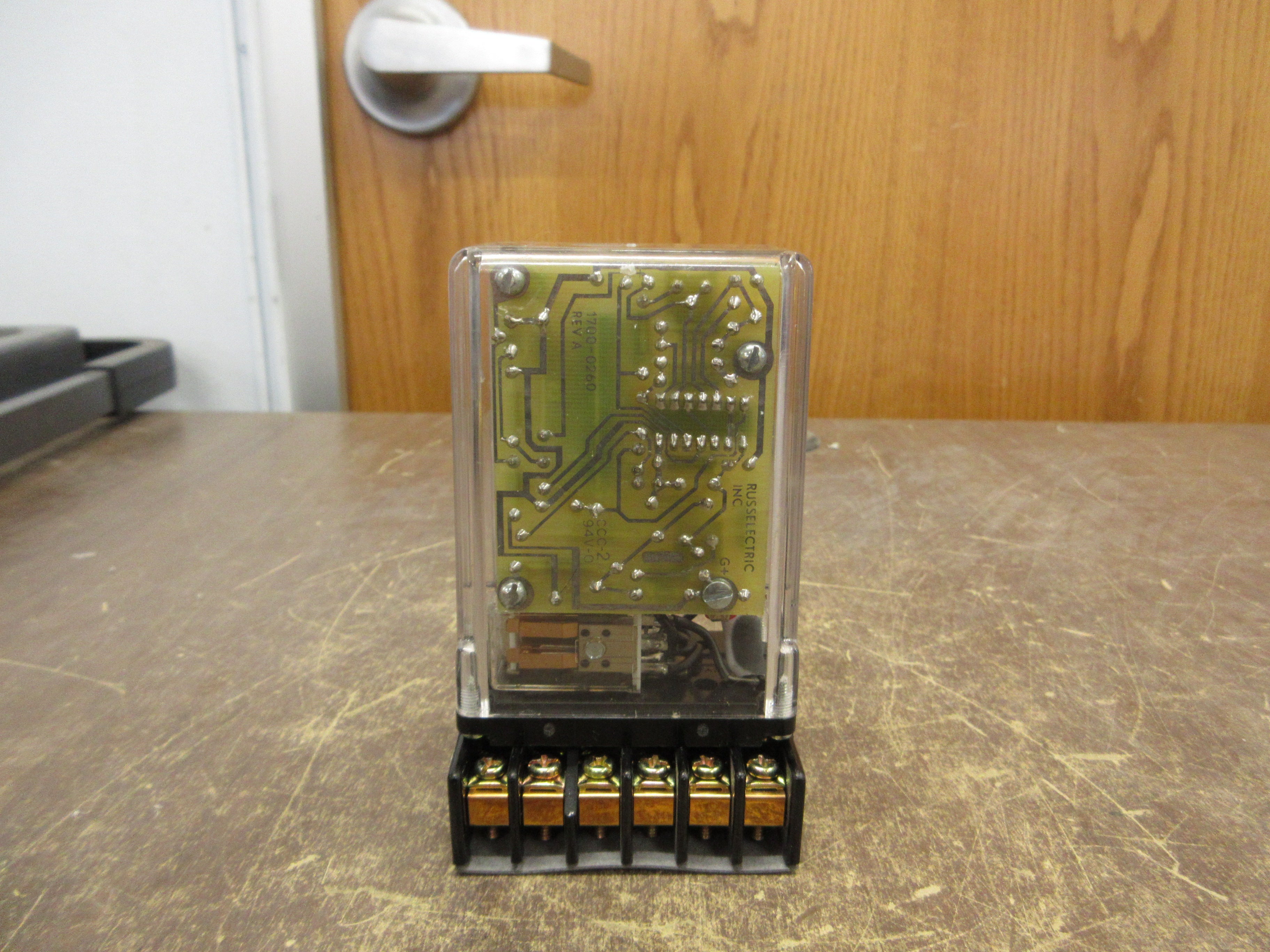 Russelectric Relay 1700-0260 Rev. A w/ Base Used