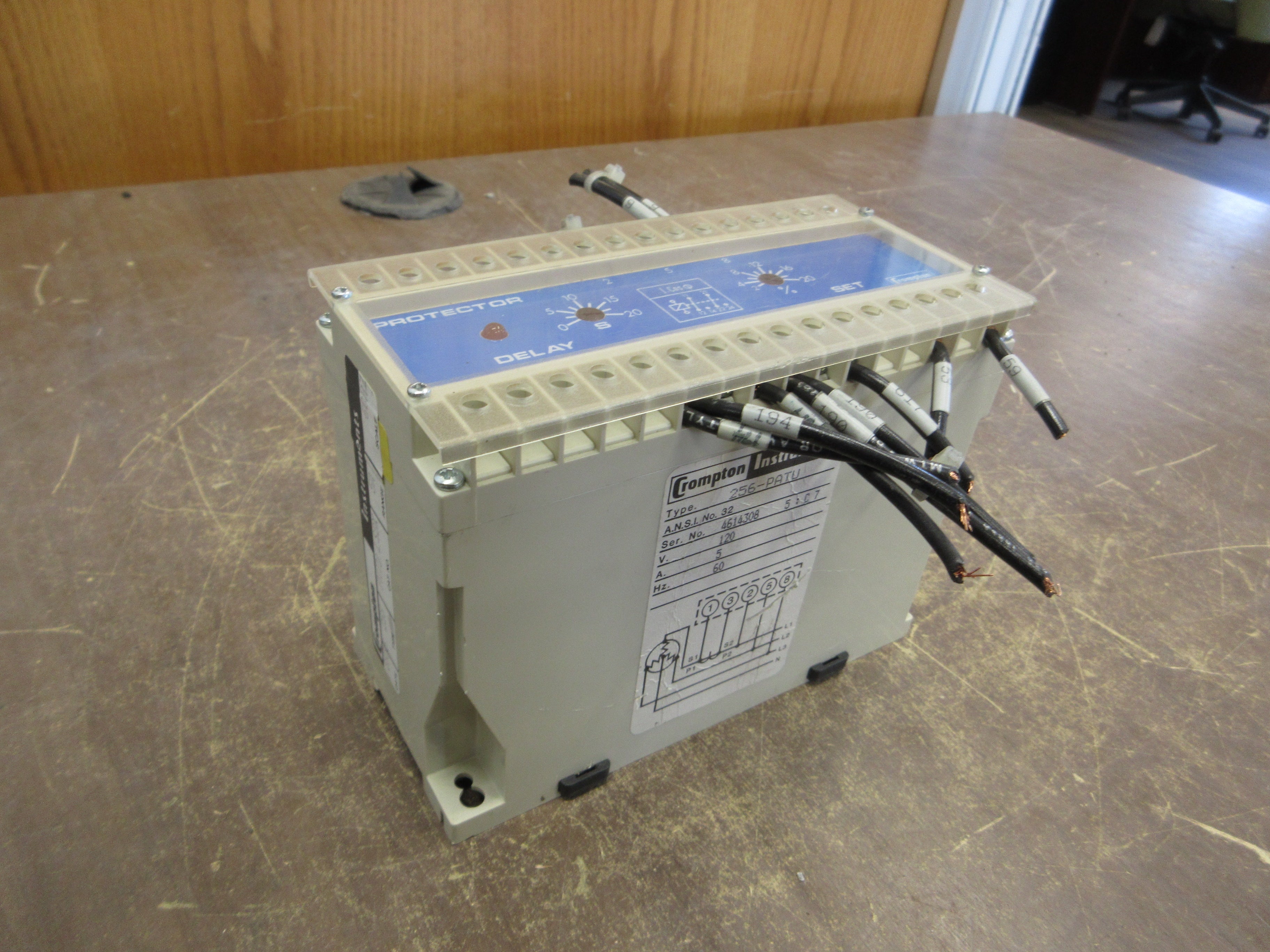 Crompton Protector Relay 256-PATU-LSBX 120V 5A 60Hz Used