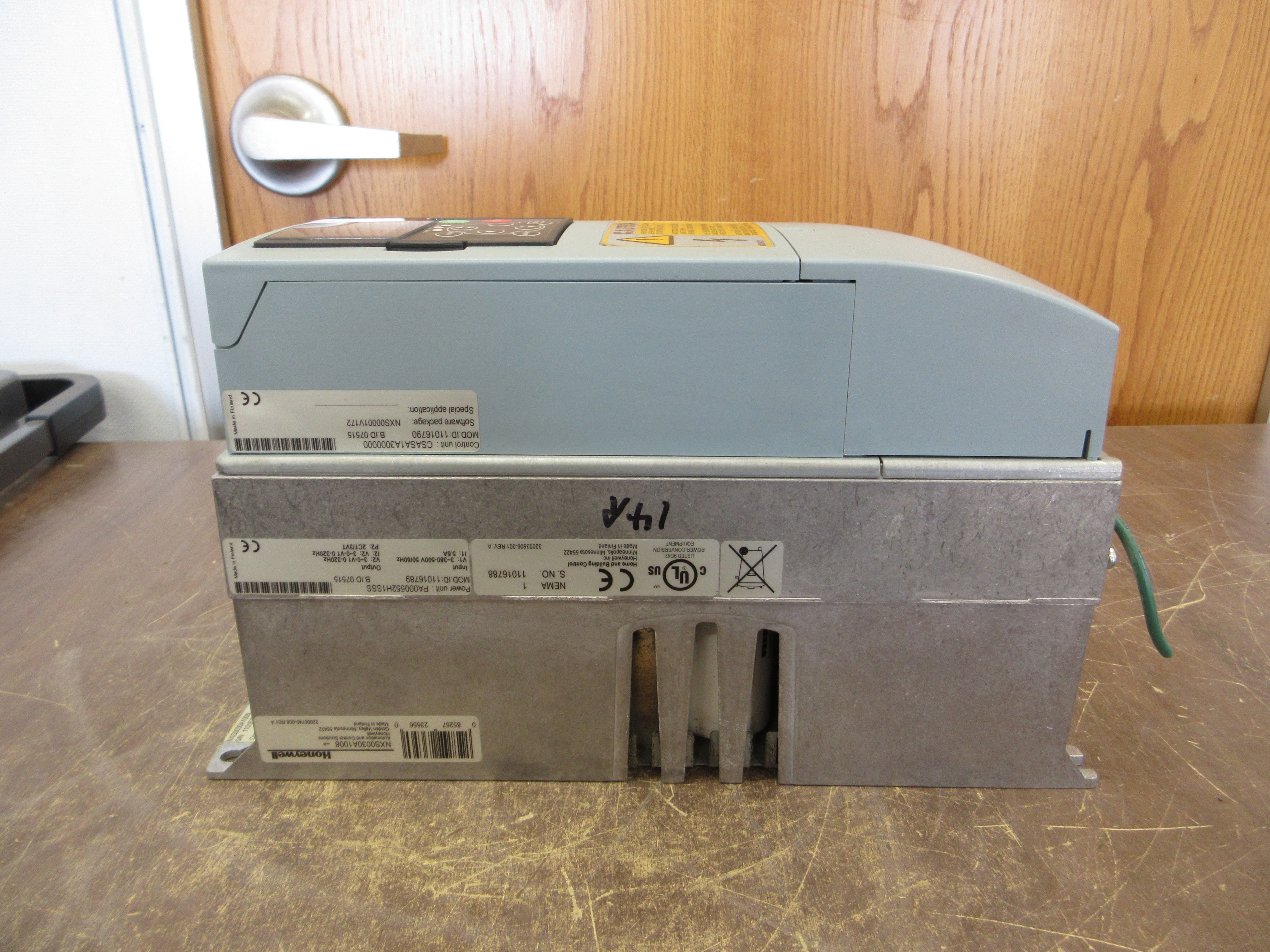 Honeywell AC Drive PA000552H1SSS 3HP 3Ph w/ Keypad Used