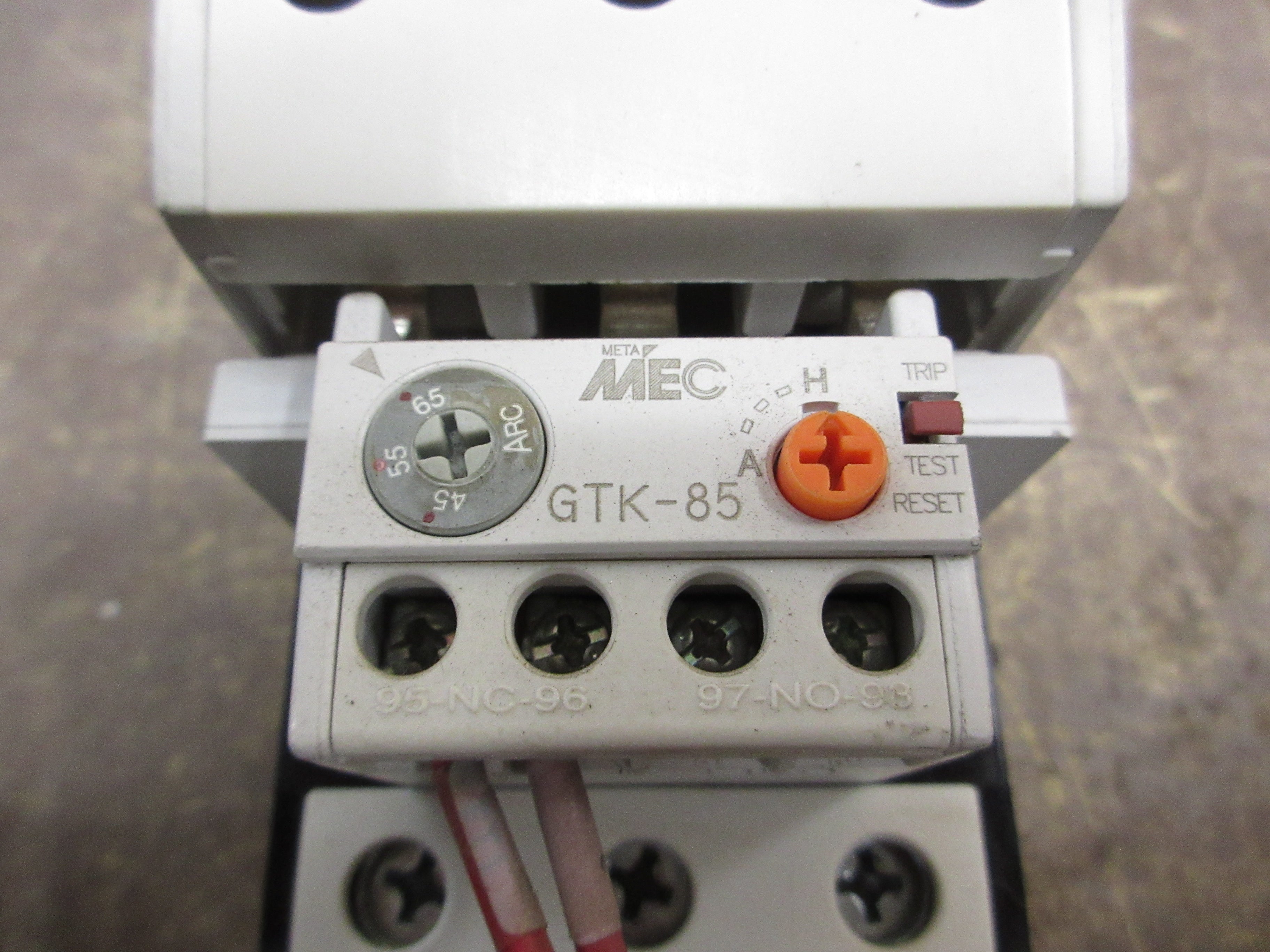 LS MEC Starter GMC-65/GTK-85 120V Coil Trip: 45-65A (1) Aux Contact Used