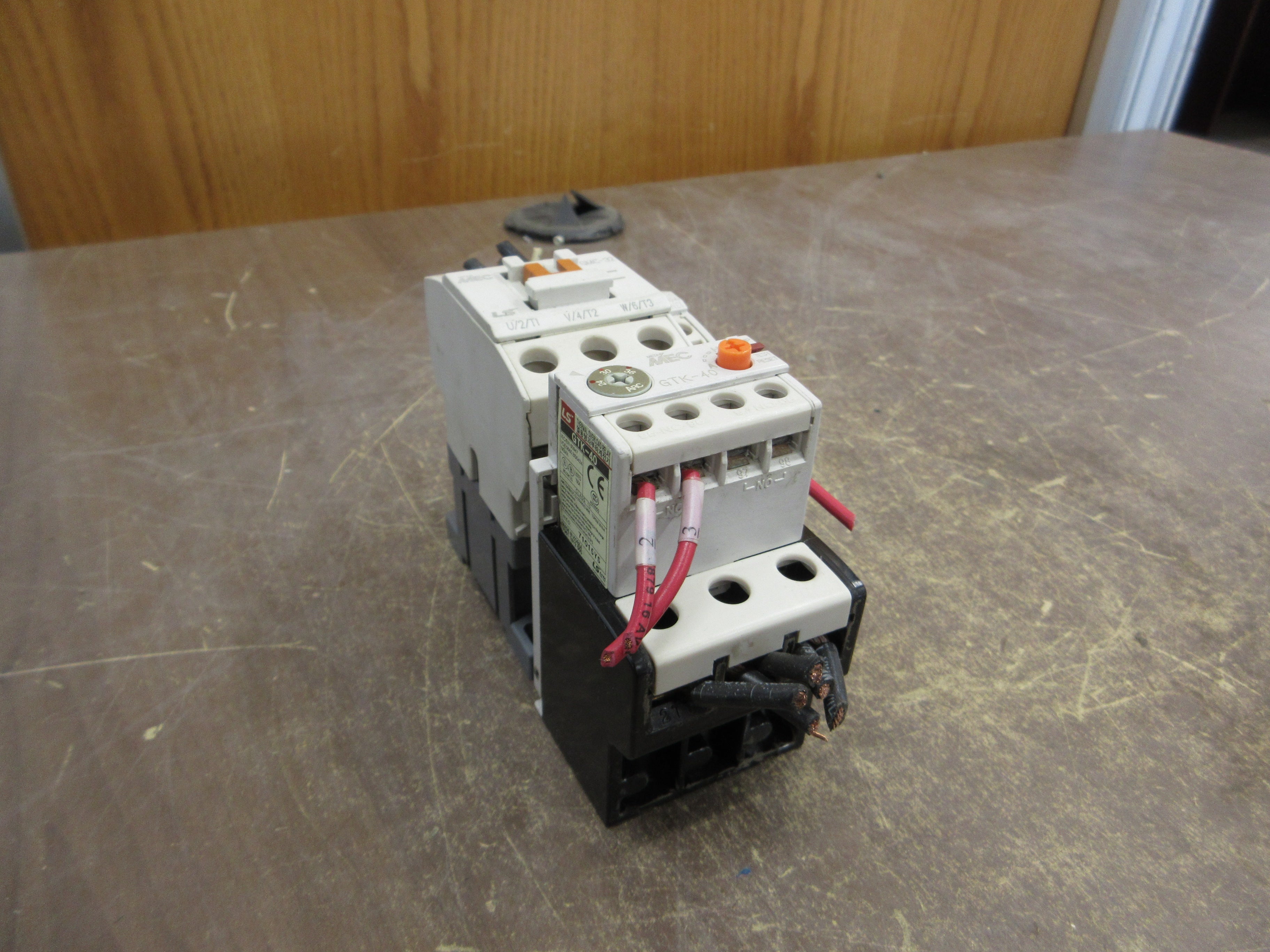 LS MEC Starter GMC-32 / GTK-40 120V Coil Trip: 24-36A (1) Aux Contact Used