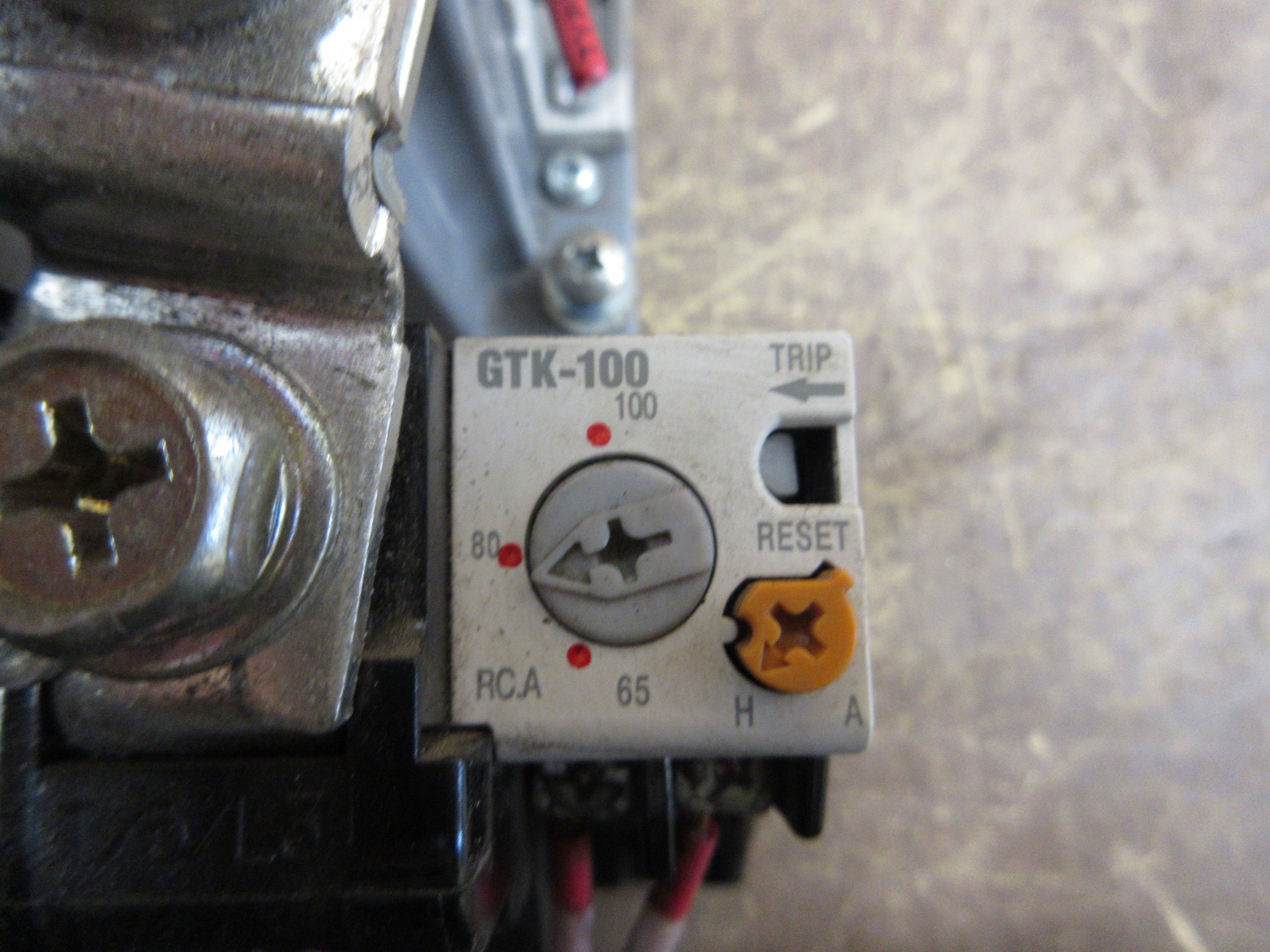 LS Starter GMC-100 / GTK-100 Coil: 100-240VAC 100-220VDC Trip: 65-100A Used