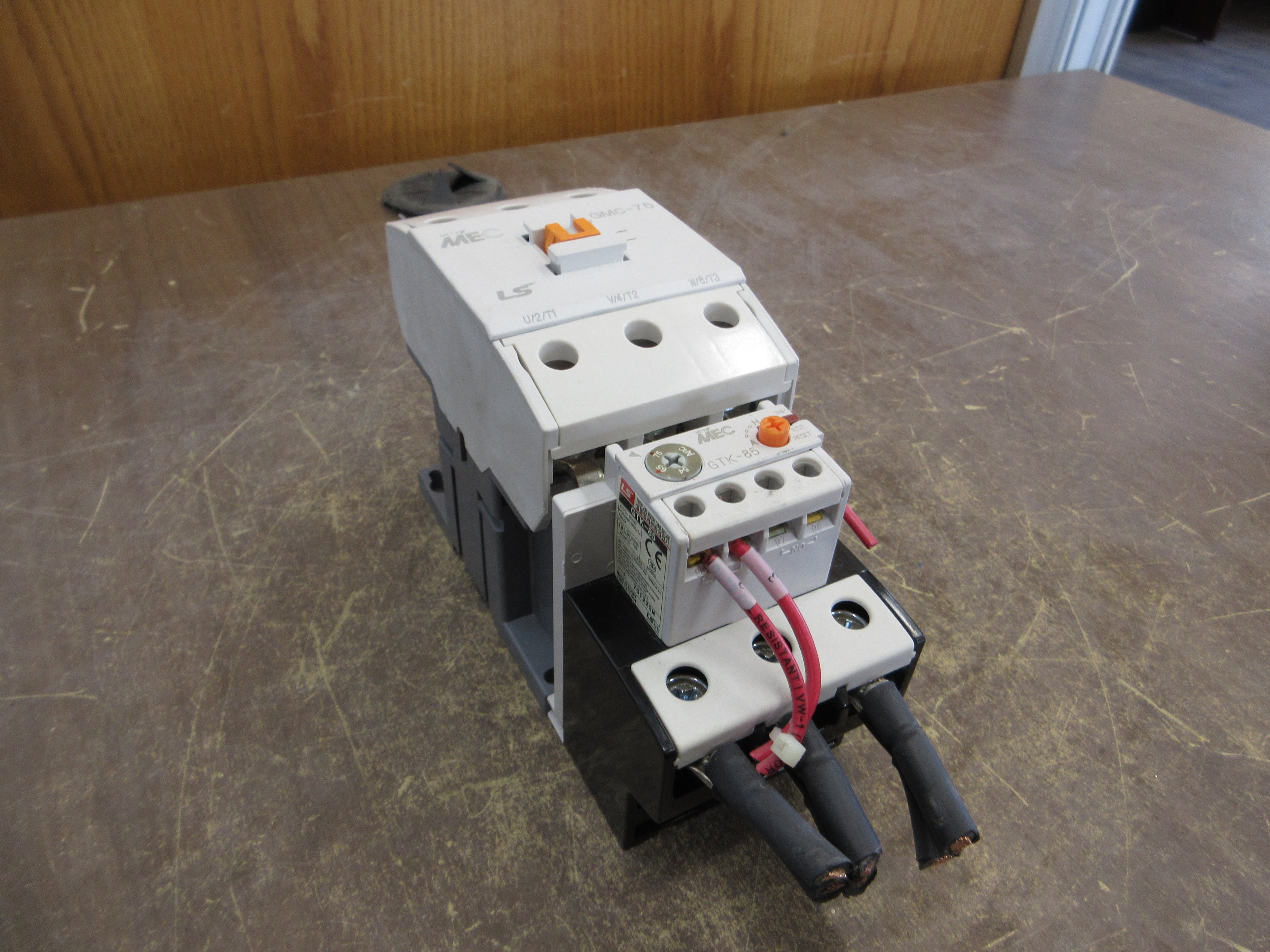 LS MEC Starter GMC-75 / GTK-85 120V Coil Trip: 54-75A (1) Aux Contact Used