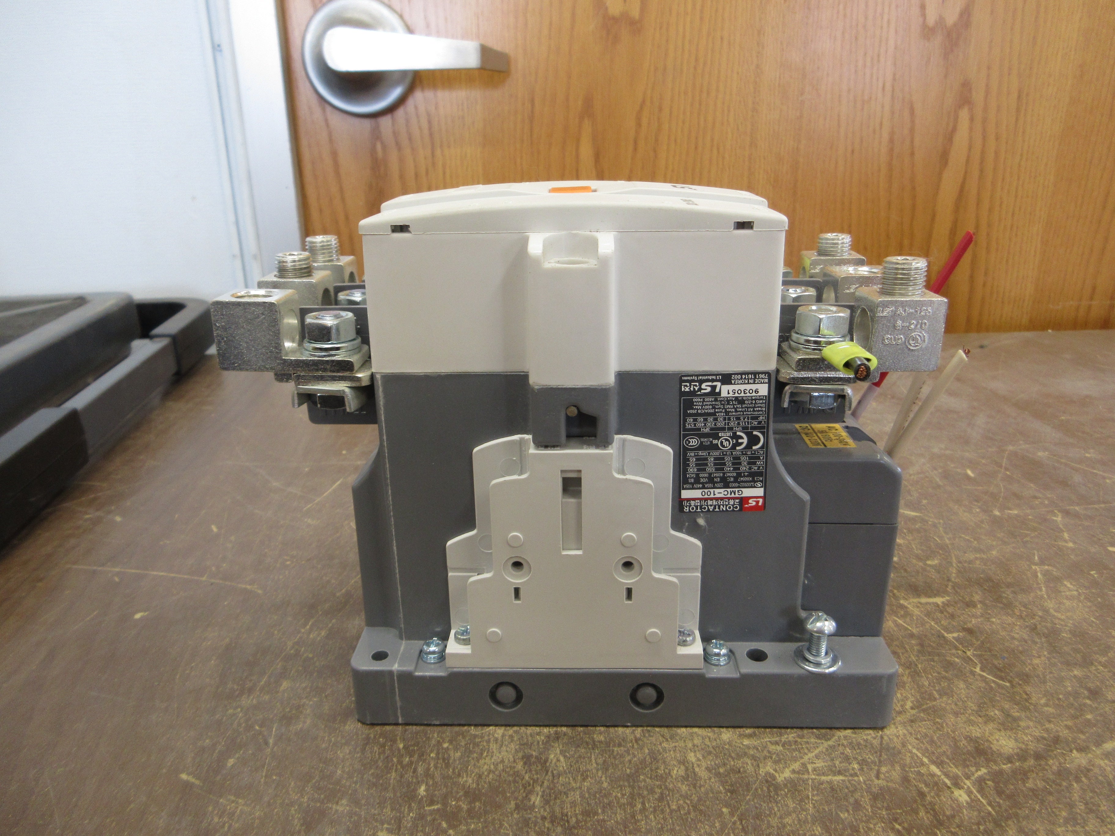 LS Contactor GMC-100 Coil: 100-240VAC 100-220VDC 160A 600V Used