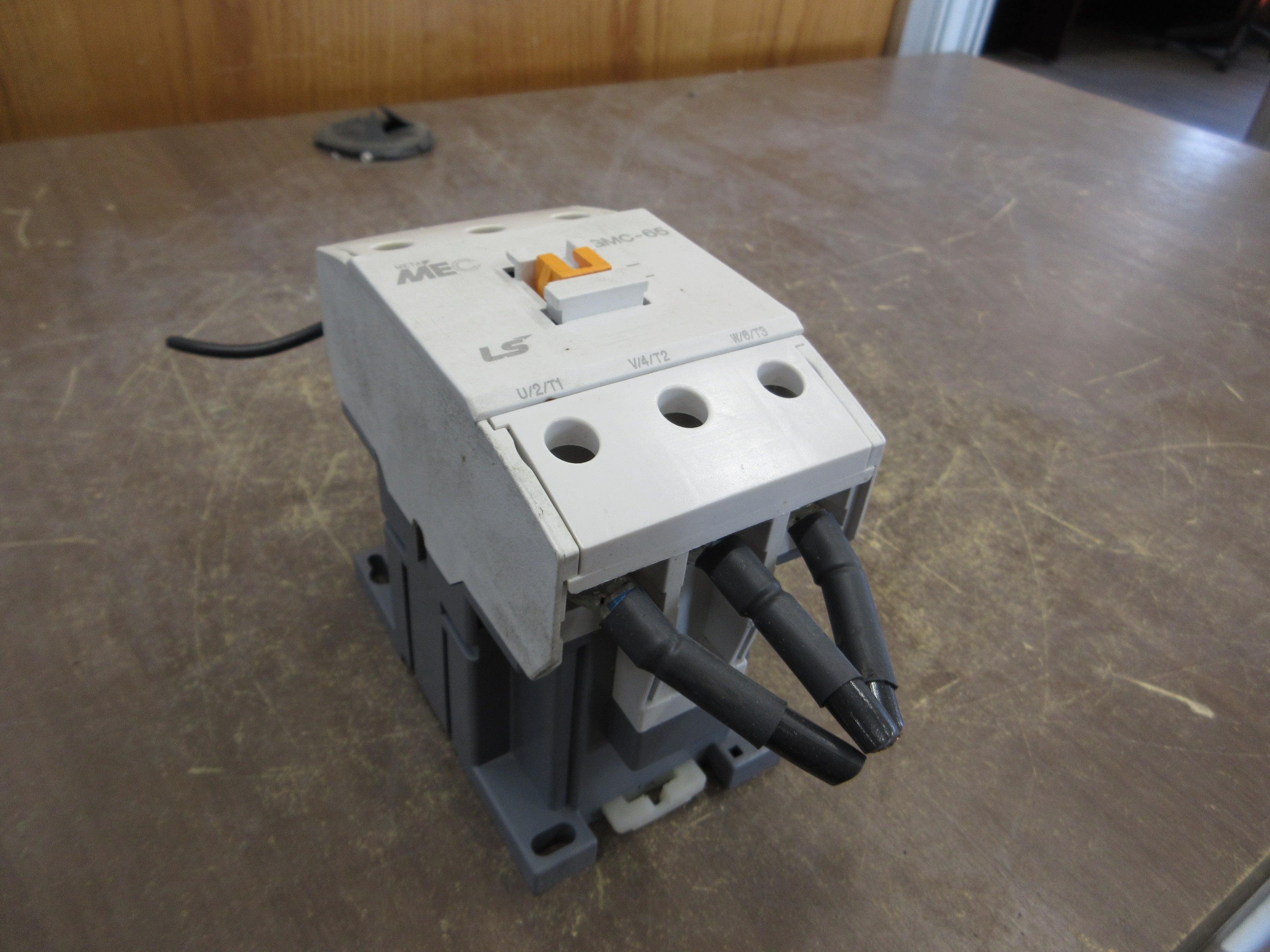 LS MEC Contactor GMC-65 120V Coil 65A (1) Aux Contact Used