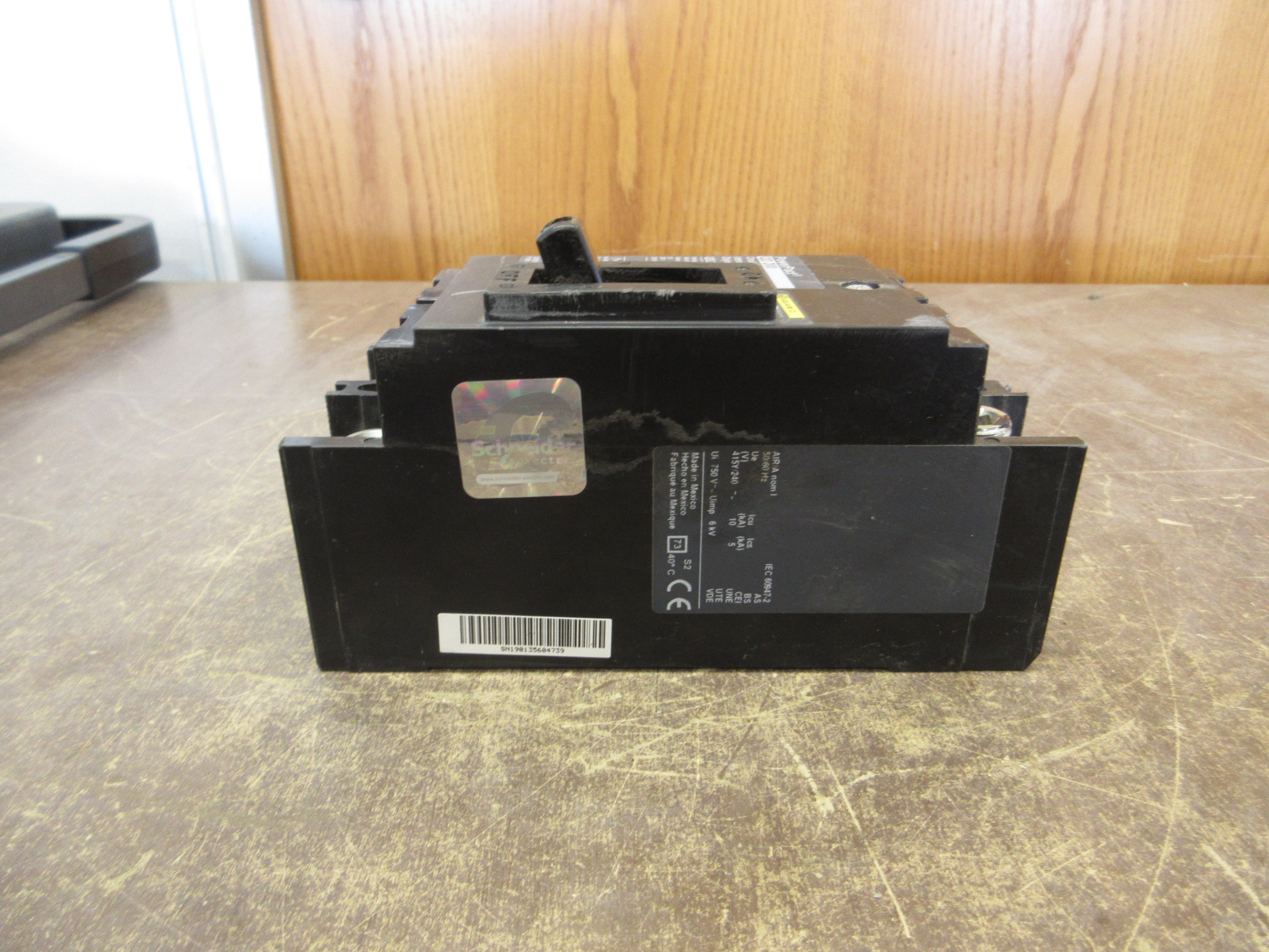 Square D PowerPact QD 200 Circuit Breaker QDL22200 200A 240V 2P Used