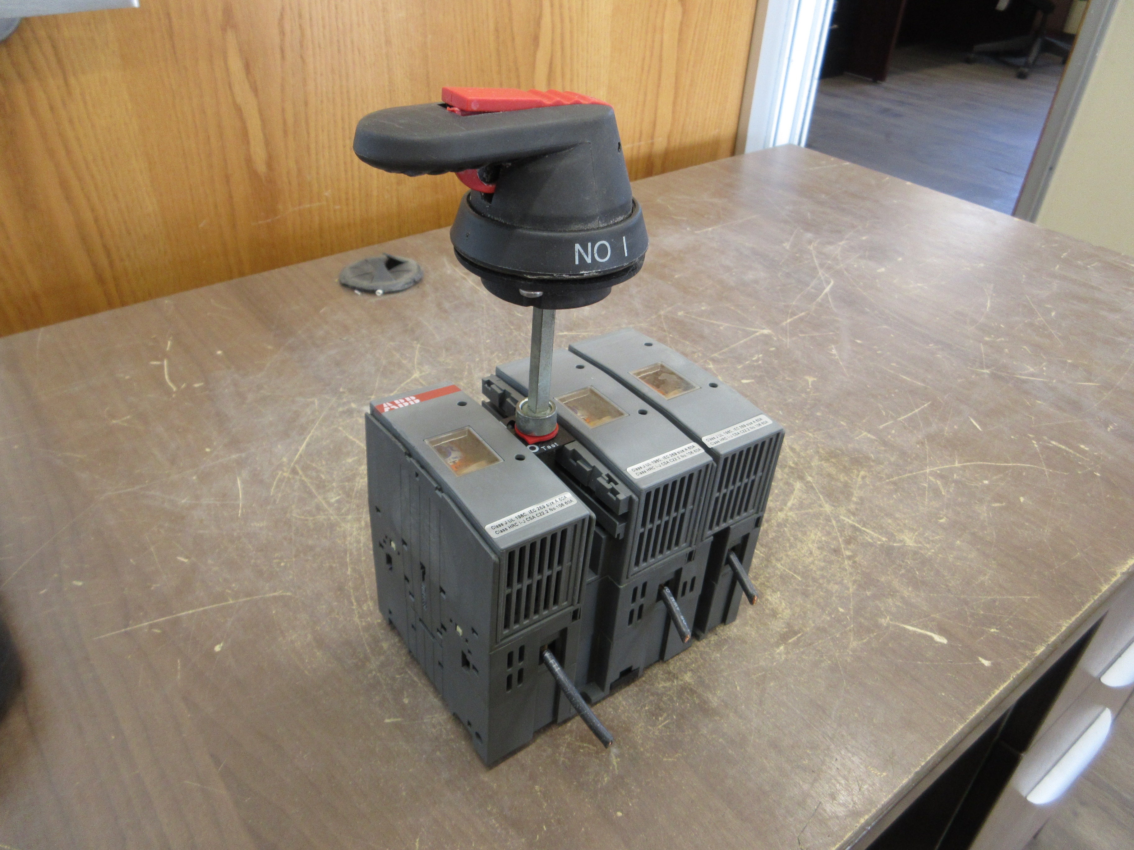 ABB Fusible Disconnect Switch OS 60J12 60A 600V 3P (3) 35A Fuses Used