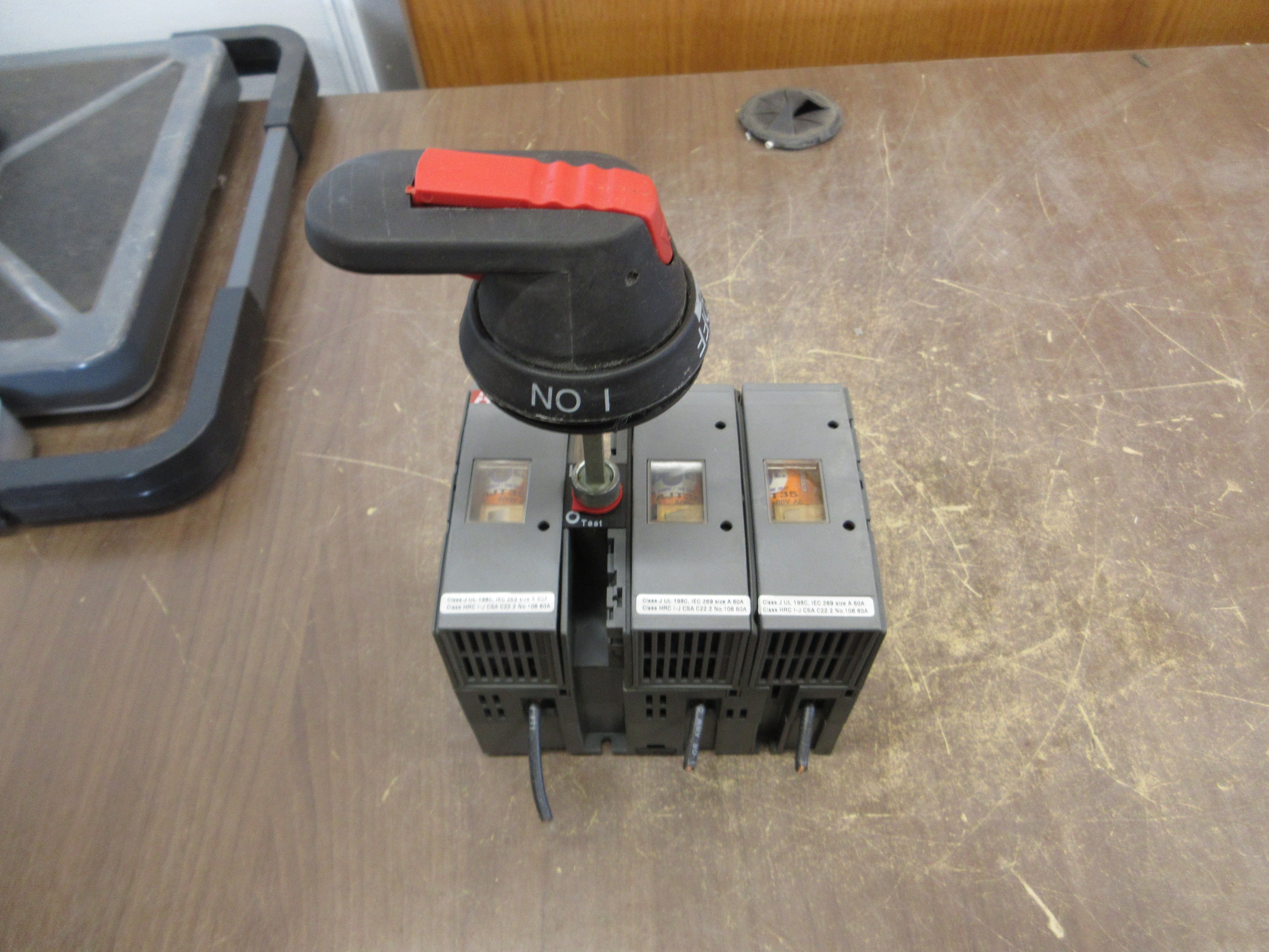 ABB Fusible Disconnect Switch OS 60J12 60A 600V 3P (3) 35A Fuses Used