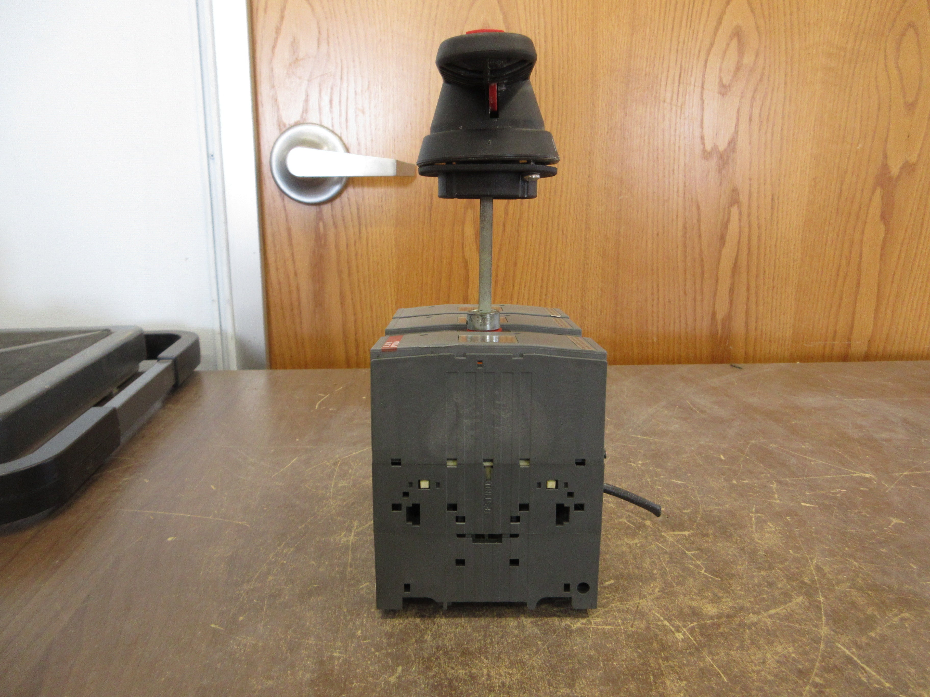 ABB Fusible Disconnect Switch OS 60J12 60A 600V 3P (3) 35A Fuses Used